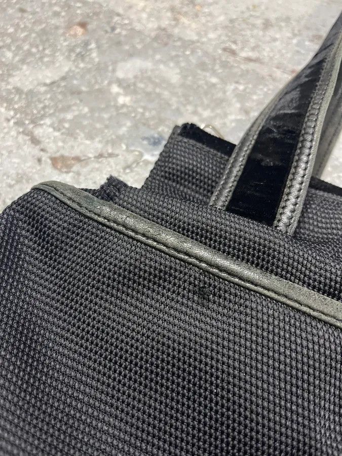Yves Saint Laurent 2000s Yves Saint Laurent Zip Black Handle Bag Size ONE SIZE - 12 Thumbnail