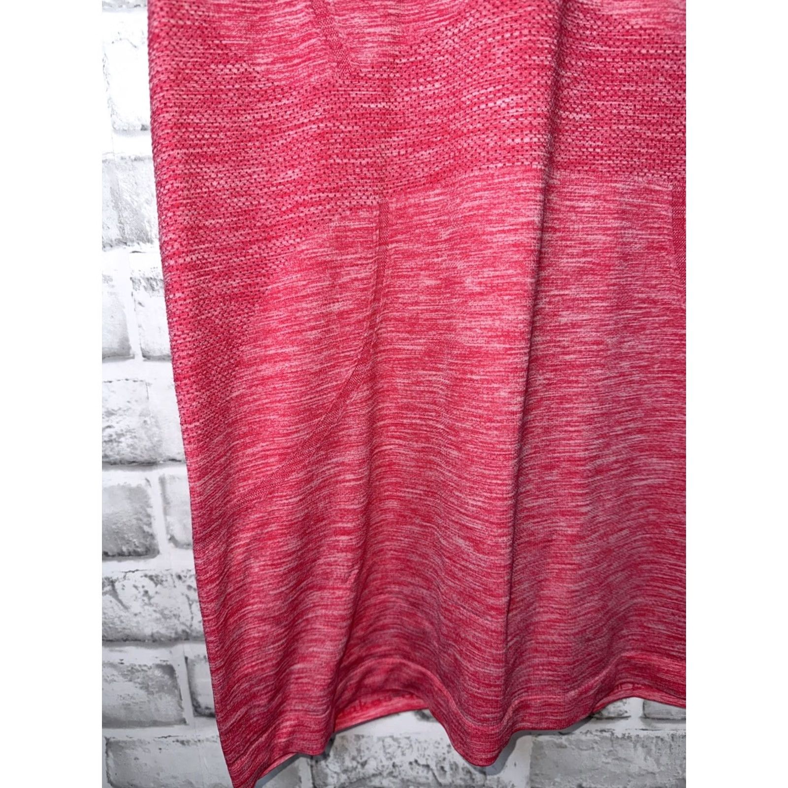 Lululemon Lululemon Pink Stretchy Athletic Shirt T-Shirt Womens Size 10 Regular Pink Athleticwear 2010s? Size L / US 10 / IT 46 - 4 Thumbnail