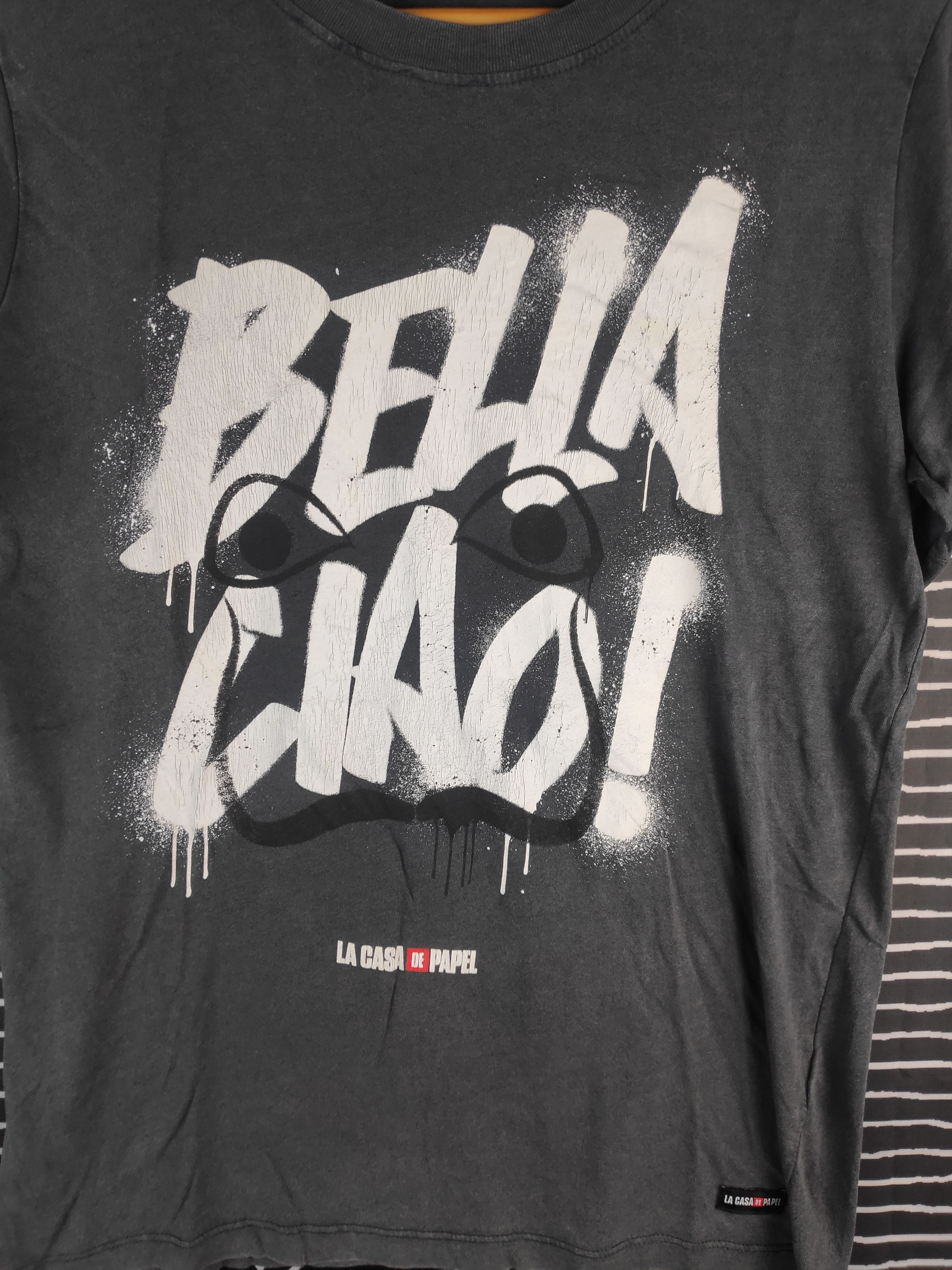 Pull & Bear La Casa De Papel Netflix Series Bella Ciao Tee Size US S / EU 44-46 / 1 - 3 Thumbnail