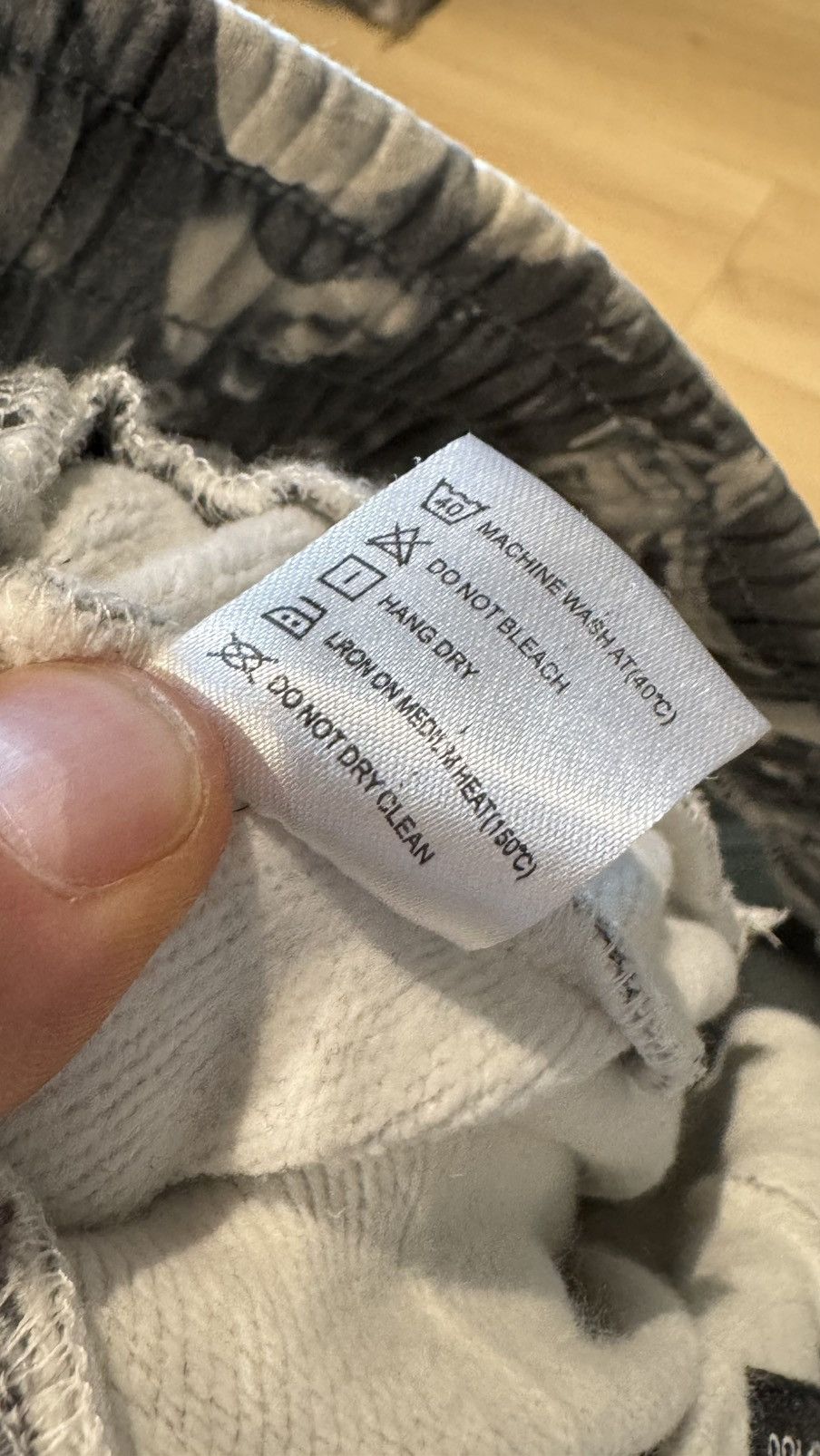 ineverheardofyou Celebrity sweatpants ineverheardofyou middle finger f you Size US 32 / EU 48 - 22 Thumbnail