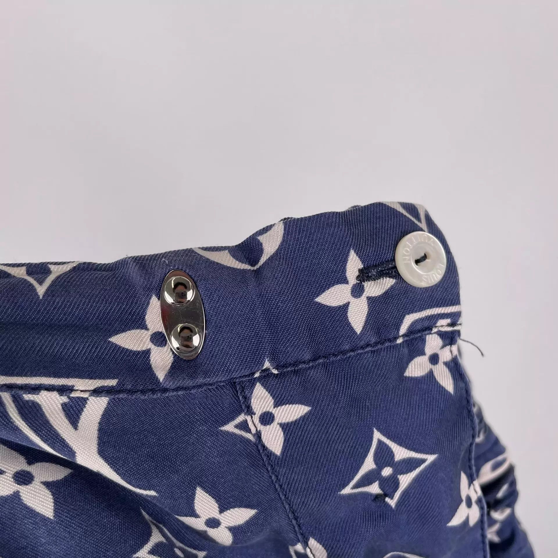 Louis Vuitton LV Silk Shorts Blue 36 Size 26" / US 2 / IT 38 - 9 Thumbnail