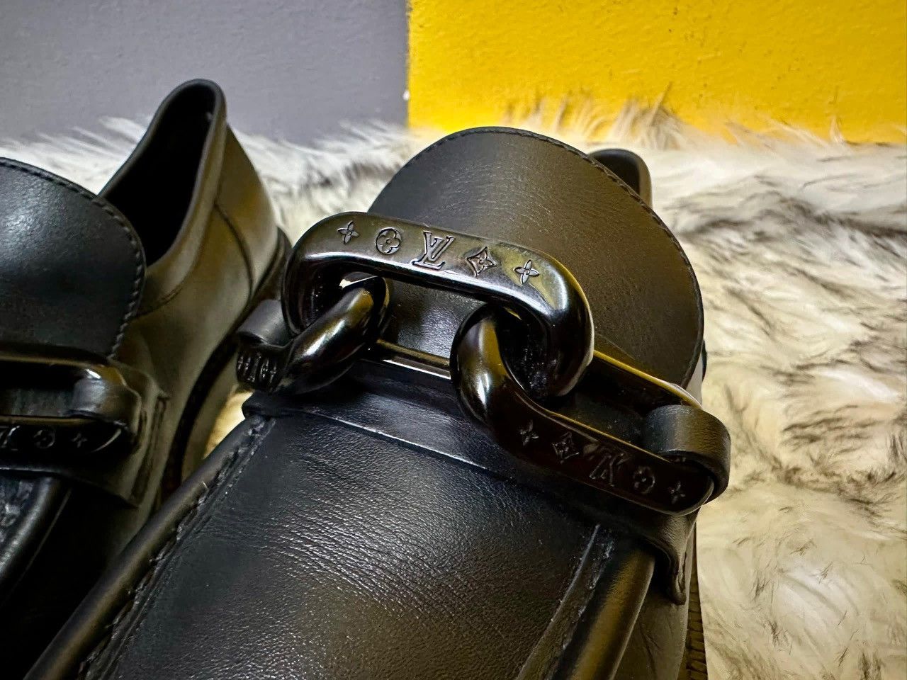 Louis Vuitton Authentic Louis Vuitton Oversized Chain Academy Flat Loafers Size US 6.5 / IT 36.5 - 7 Thumbnail