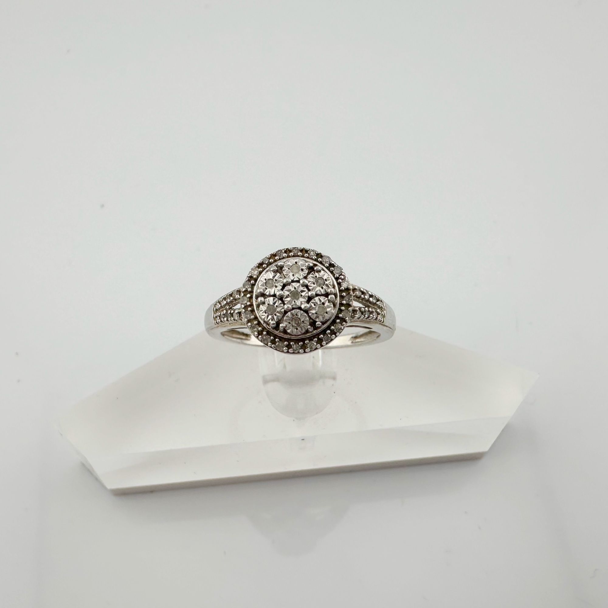 Other Pretty Round Natural Diamond Ring Size 7 Size ONE SIZE - 6 Thumbnail