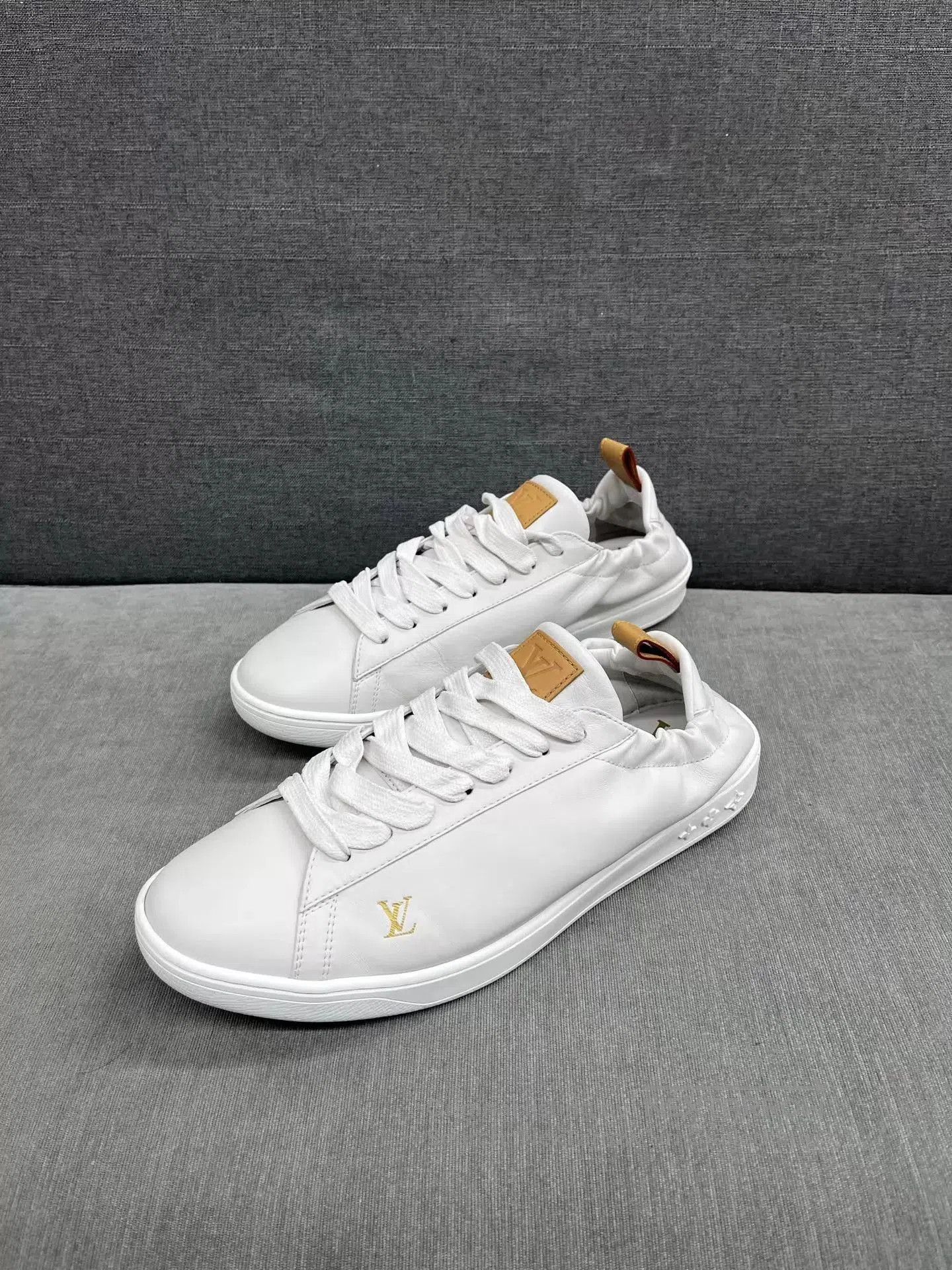 Louis Vuitton White Low-Top Leather Sneakers Size 10. Size US 10 / EU 43 - 1 Thumbnail