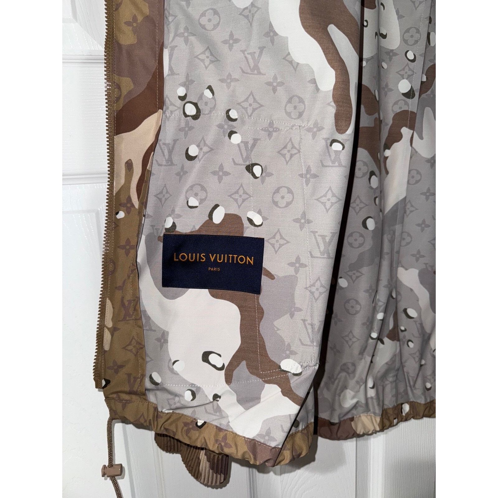 Louis Vuitton Louis Vuitton Virgil Parachute Hoodie Windbreaker Jacket 48 Size US M / EU 48-50 / 2 - 18 Thumbnail