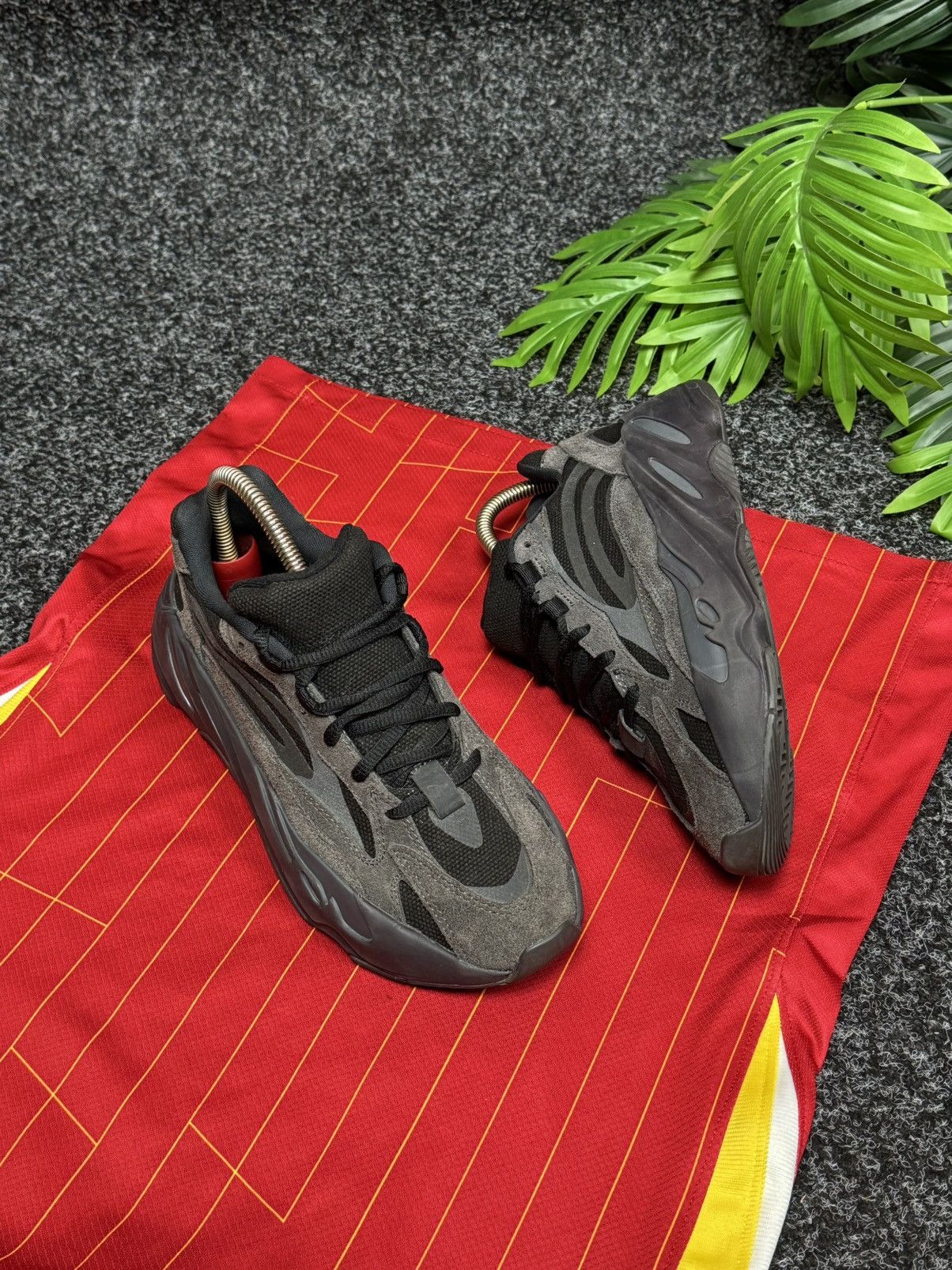 Adidas Adidas Yeezy Boost 700 V2 Vanta FU6684 Size 39 Size US 6 / IT 36 - 7 Thumbnail