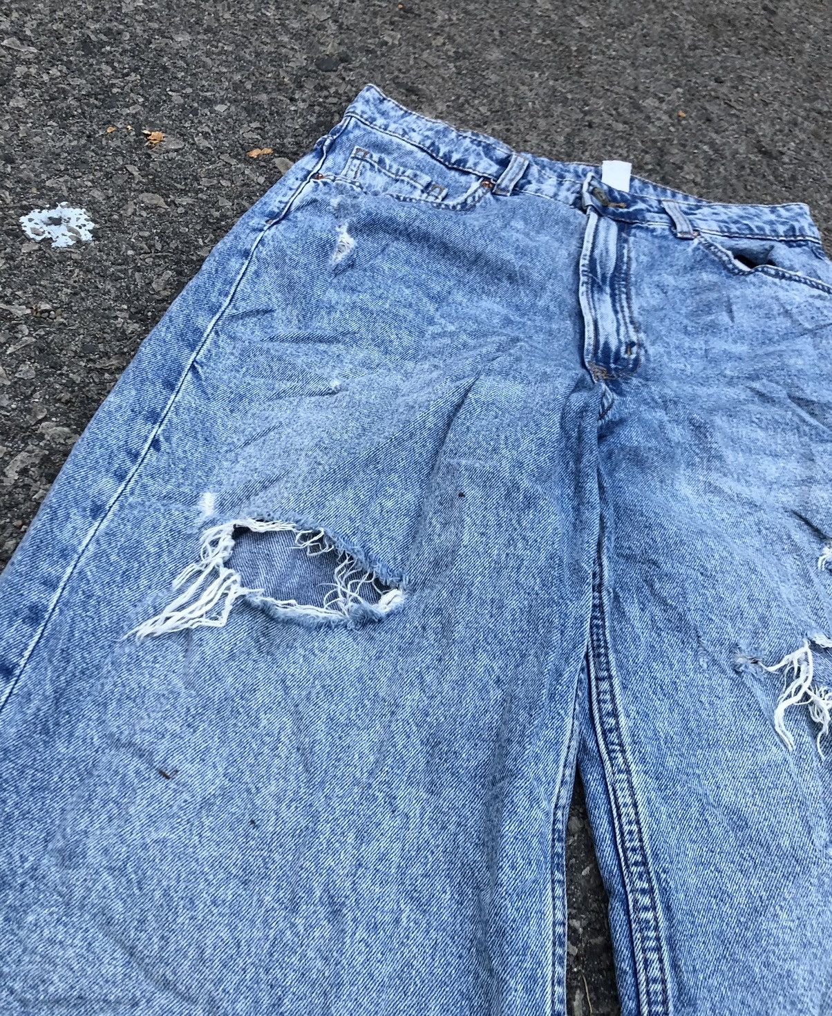 Divided BAGGY DIVIDED BY H&M DISTRESSED DENIM Size US 29 - 3 Thumbnail
