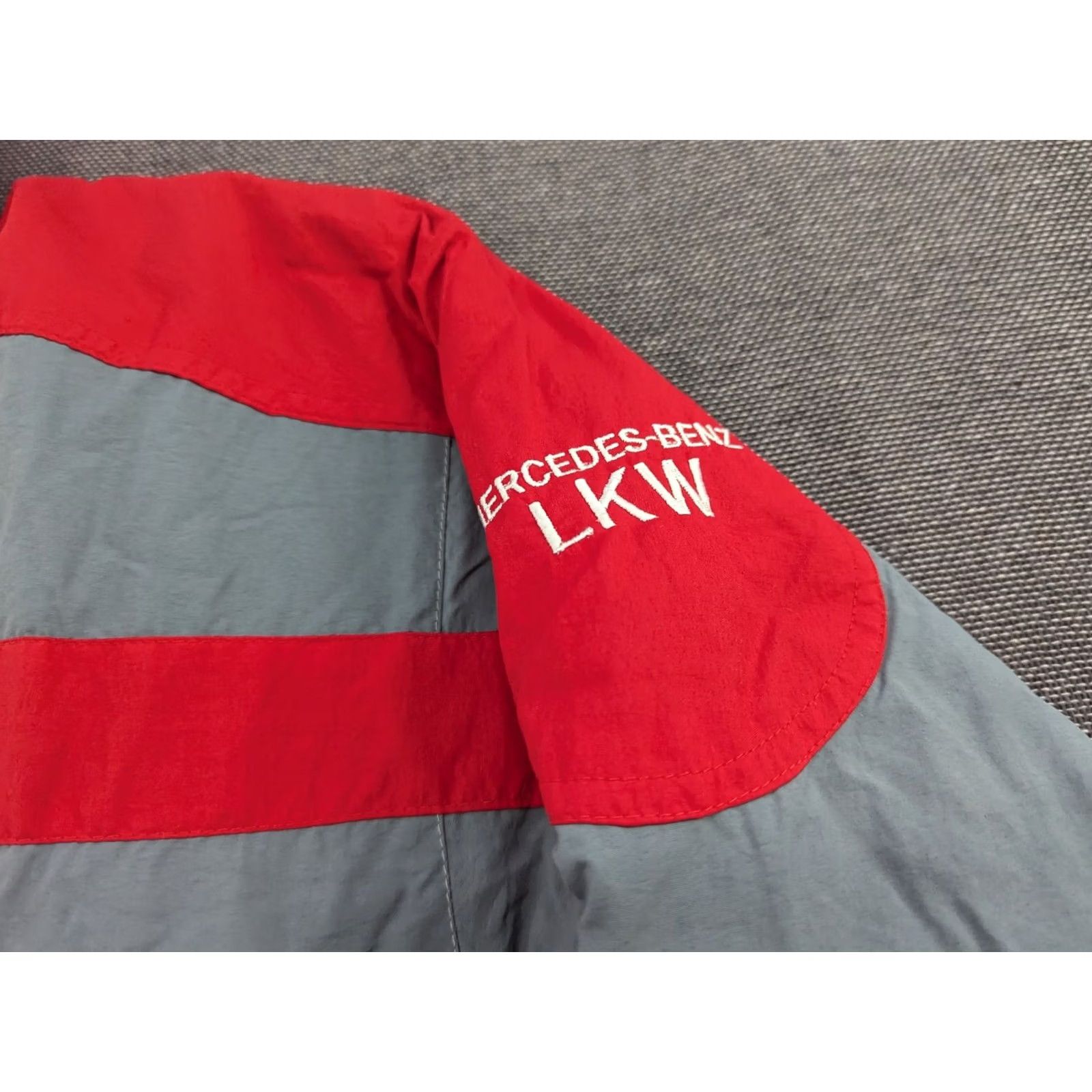 Mercedes-Benz VINTAGE ISC Mercedes-Benz LKW Jacket Large Gray Red Trucker Bomber Tactel Shirt Mens L Bomber Jacket Size US L / EU 52-54 / 3 - 4 Thumbnail