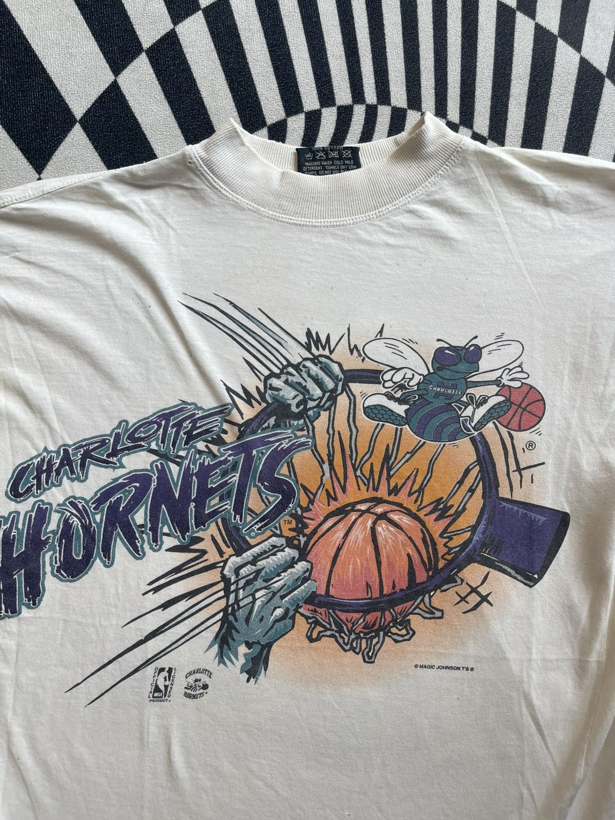 NBA Vintage 90s Charlotte Hornets Magic Johnson T’s NBA Graphic Size US M / EU 48-50 / 2 - 2 Thumbnail