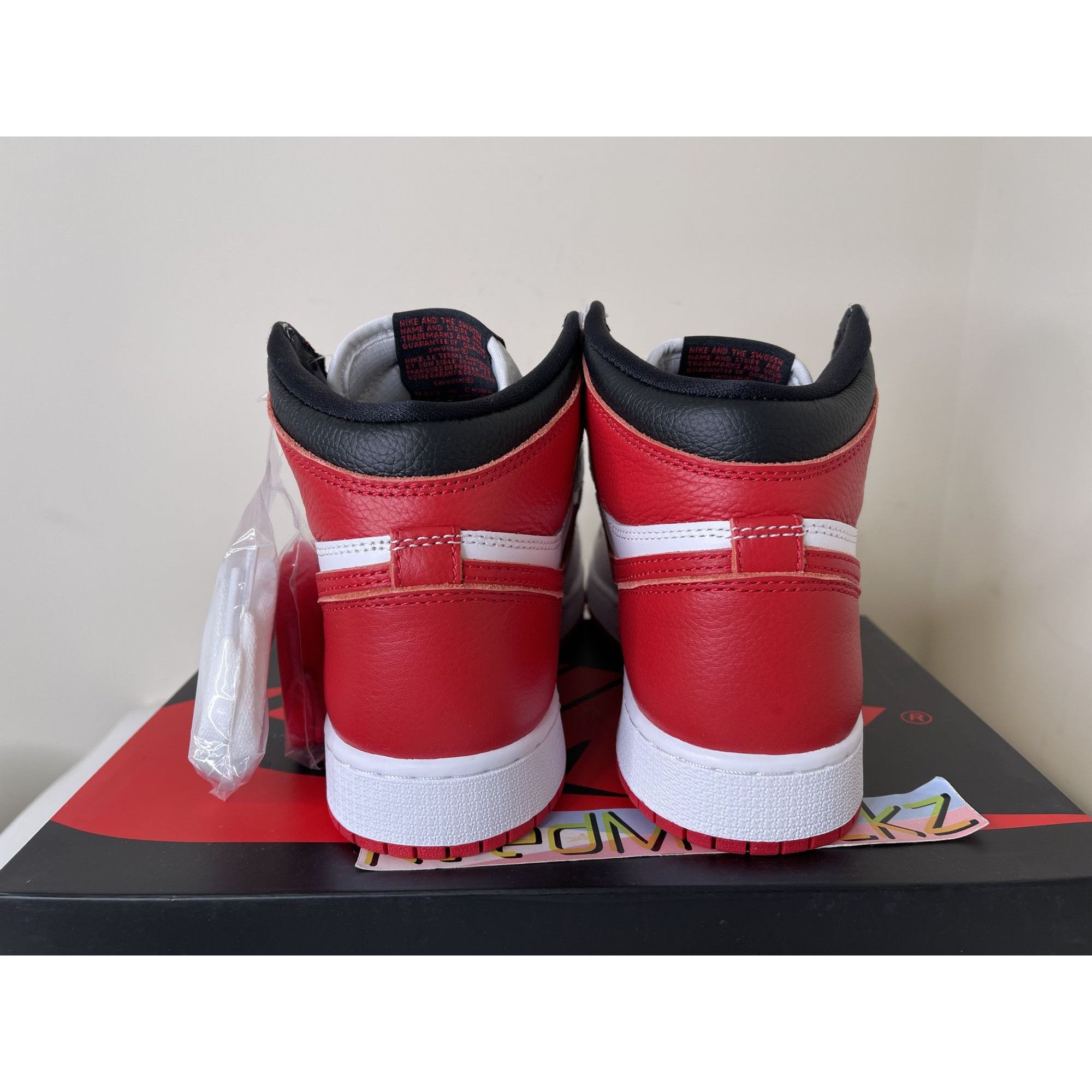 Jordan Brand Jordan 1 Retro High OG Heritage White Red GS 6Y Size US 6 / EU 39 - 5 Thumbnail