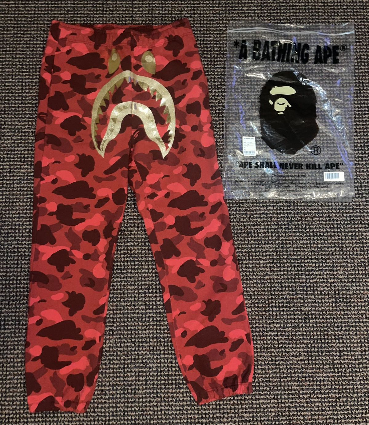 Bape BAPE Color Camo Shark Sweatpant | Medium Size US 32 / EU 48 - 1 Thumbnail