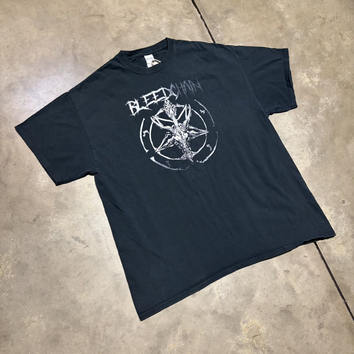 Band Tees Vintage Bleedchain Heavy Metal Band T shirt Devil Pentagram Size US XL / EU 56 / 4 - 2 Thumbnail