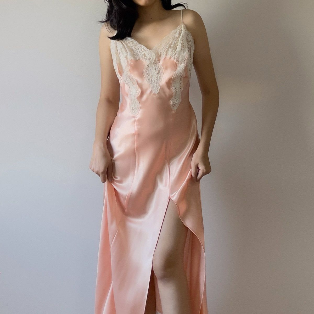 Victoria's Secret Victoria’s Secret 1990s Peach Satin & Lace Slip Gown (S–M) Size S / US 4 / IT 40 - 6 Thumbnail