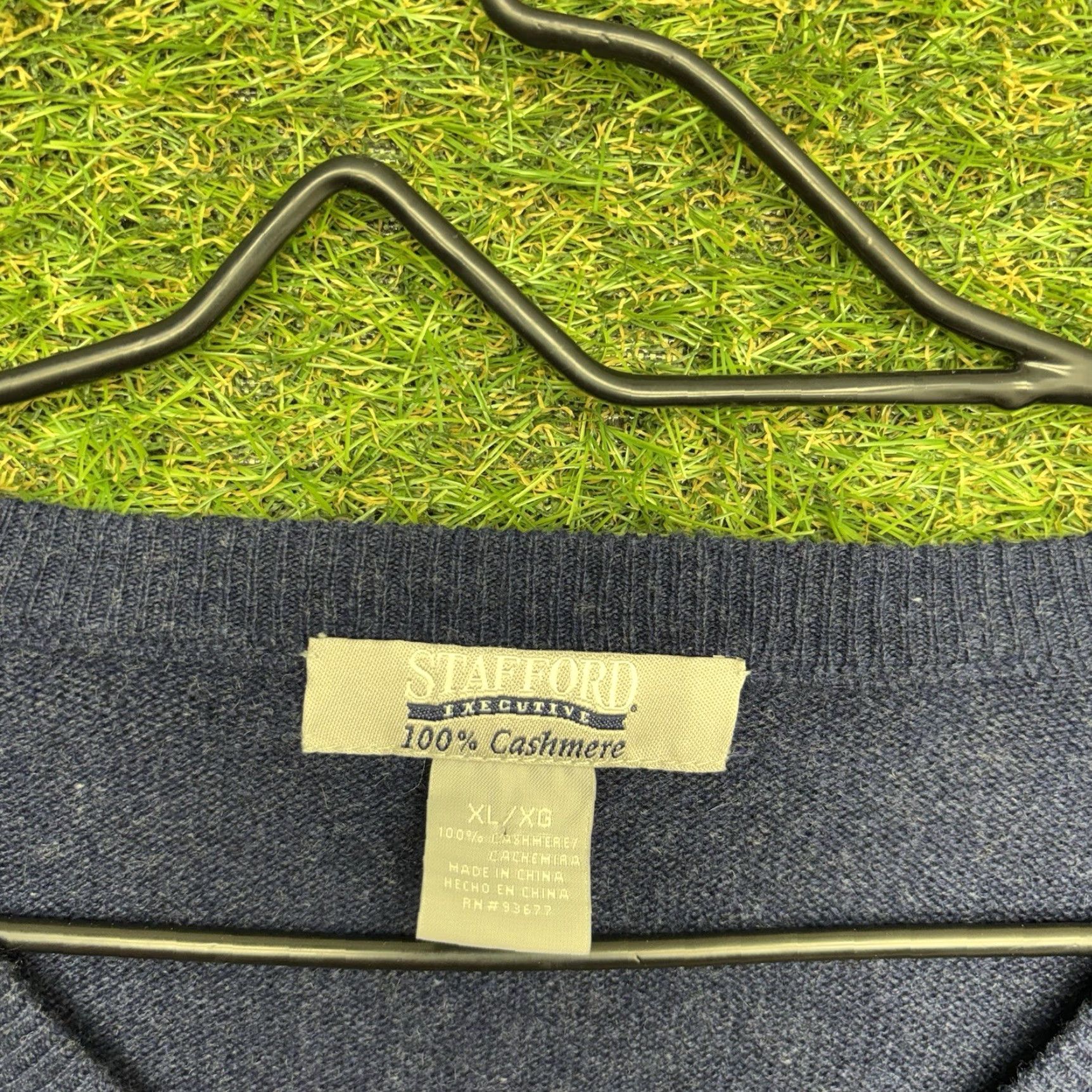 Stafford Stafford Sweater Mens XL Solid Blue 100% Cashmere V-Neck Lightweight Pullover Preppy Winter Casual Size US XL / EU 56 / 4 - 3 Thumbnail