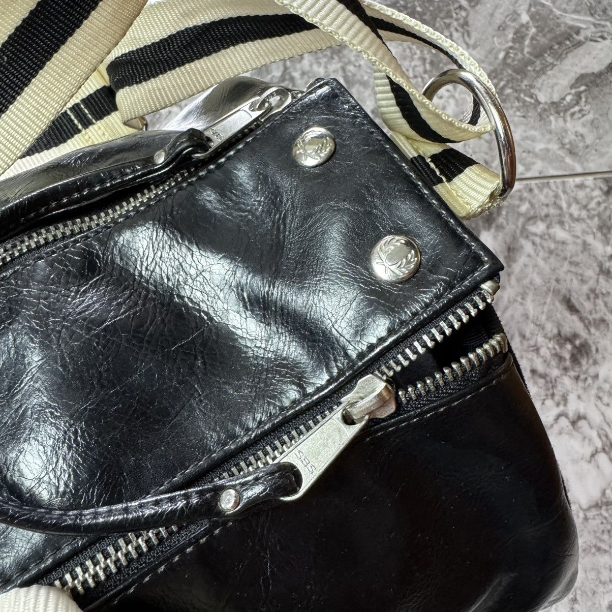 Fred Perry FRED PERRY CLASSIC BARREL BAG - BLACK/WHITE Size ONE SIZE - 6 Thumbnail