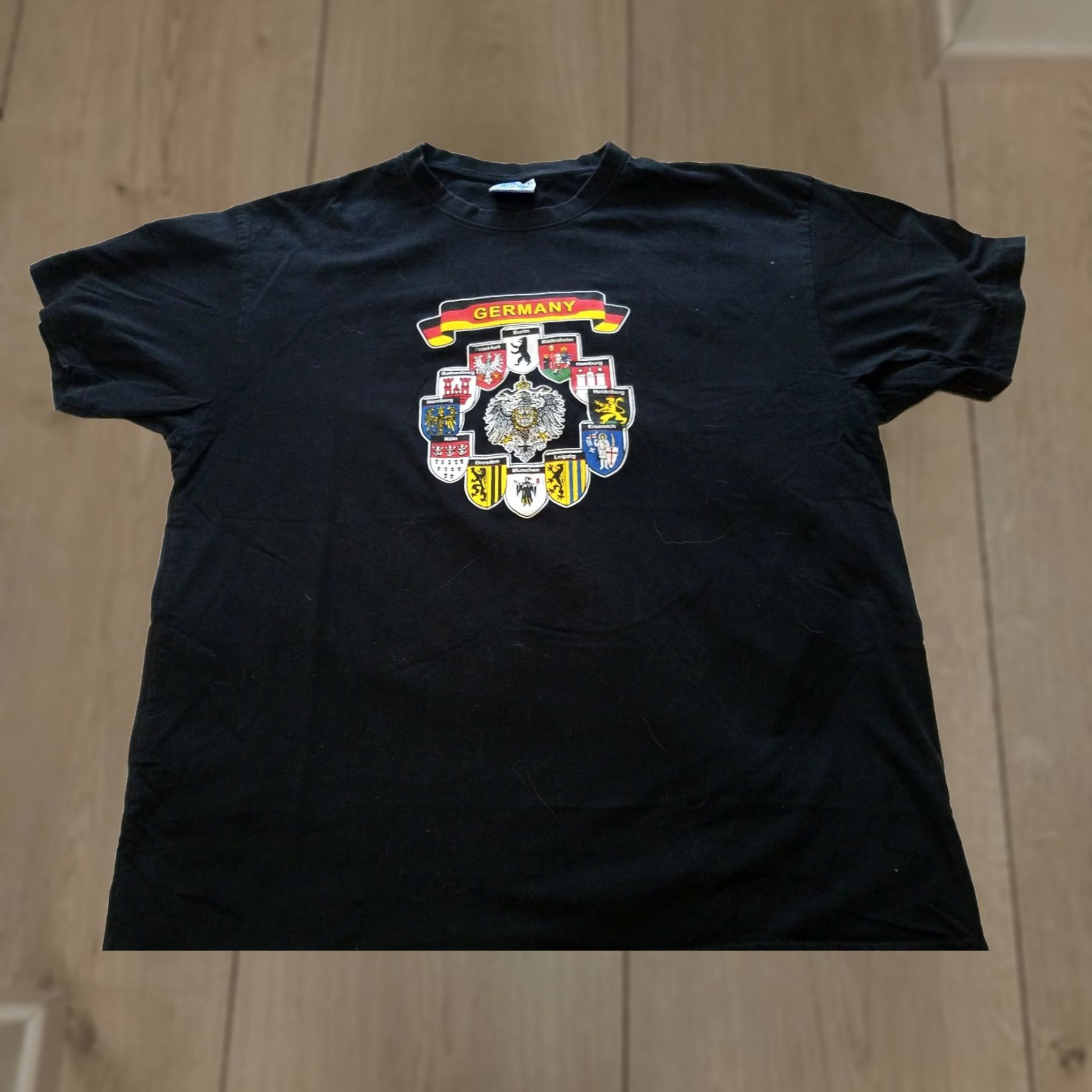 Vintage VINTAGE Germany Stocknagel Crest Graphics TShirt XL Men Black Crew Neck Short Sleeve Soccer City Crests T-Shirt Size US XL / EU 56 / 4 - 1 Thumbnail
