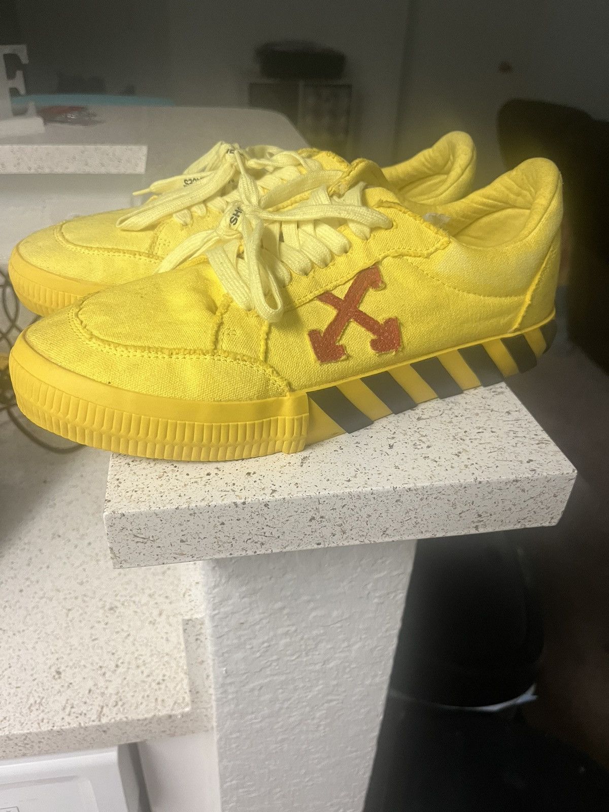 Designer × Off-White OFF-White Low Vulc yellow/red Size US 10 / EU 43 - 1 Thumbnail