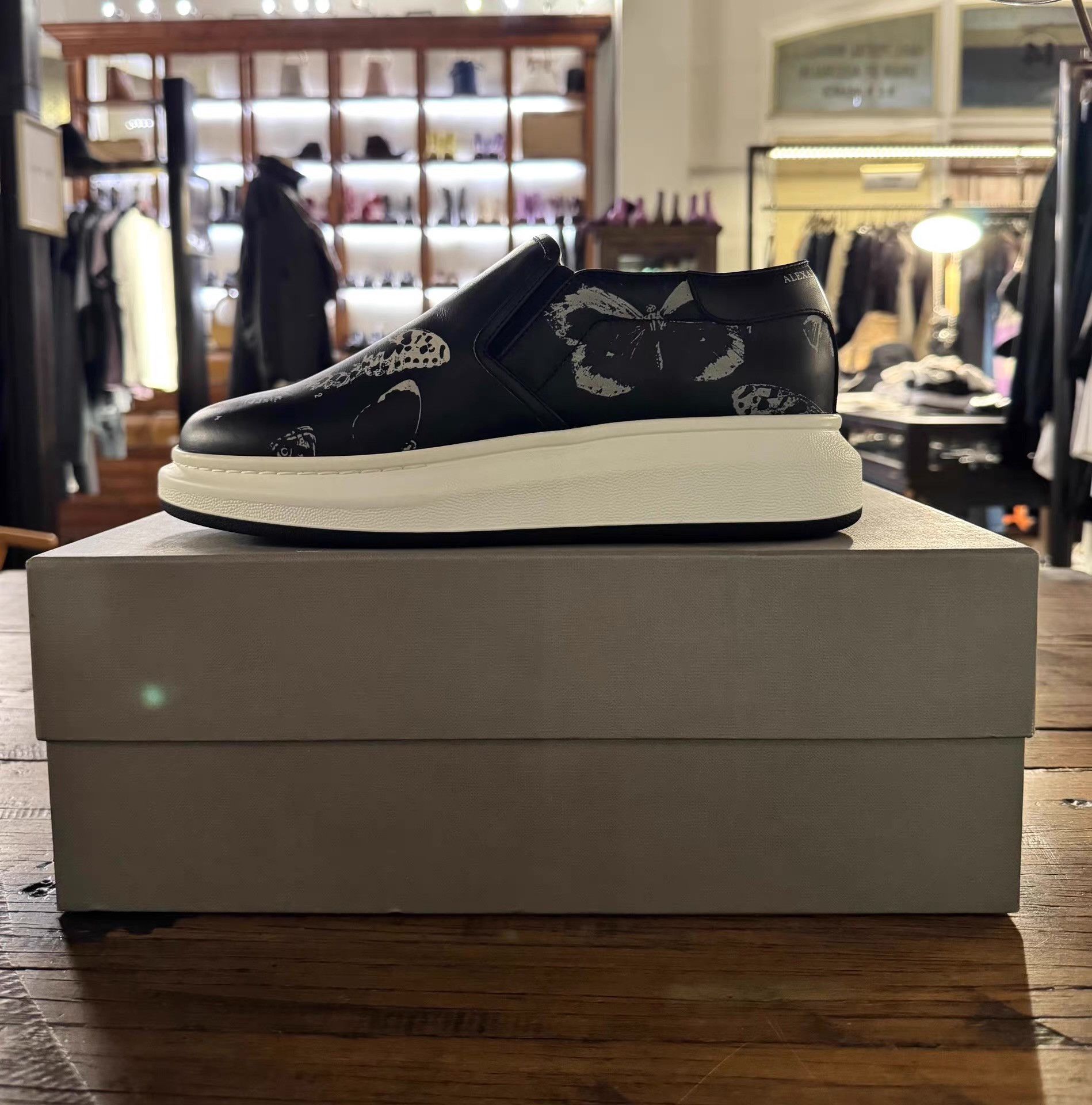Alexander McQueen Alexander McQueen 16FW Men's Calfskin Butterfly Print Ｑ25 Size US 8 / EU 41 - 4 Thumbnail