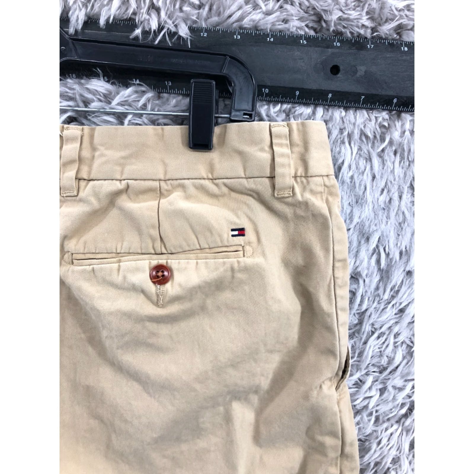 Tommy Hilfiger VINTAGE Tommy Hilfiger The Short Chino Shorts Mens Regular Waist 36 Beige Medium Wash 5-Pocket Logo Cotton Blend Flat Front Size US 36 / EU 52 - 5 Thumbnail