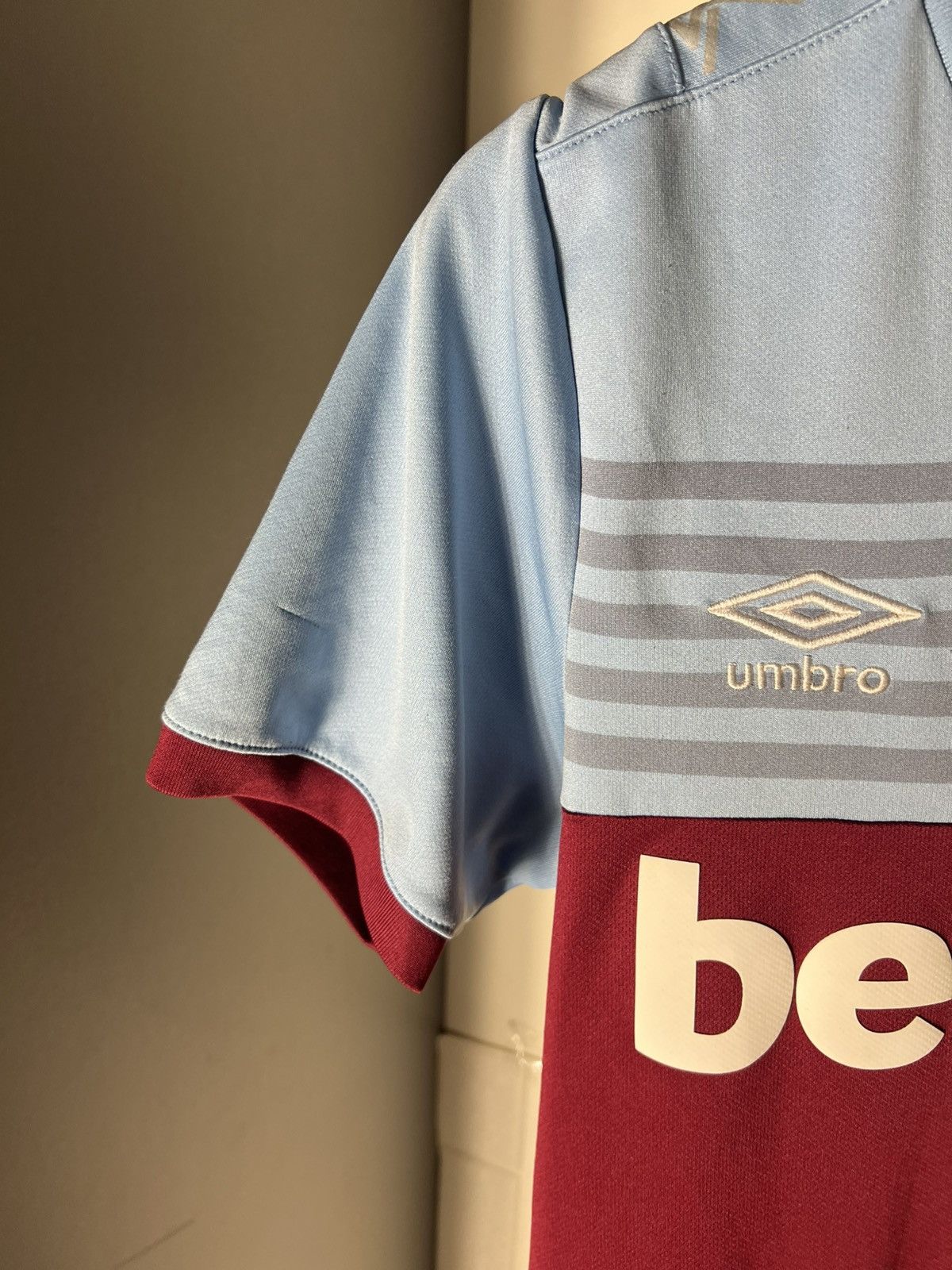Umbro VINTAGE UMBRO FC WEST HAM UNITED ENGLAND SOCCER JERSEY RETRO Size US S / EU 44-46 / 1 - 5 Thumbnail