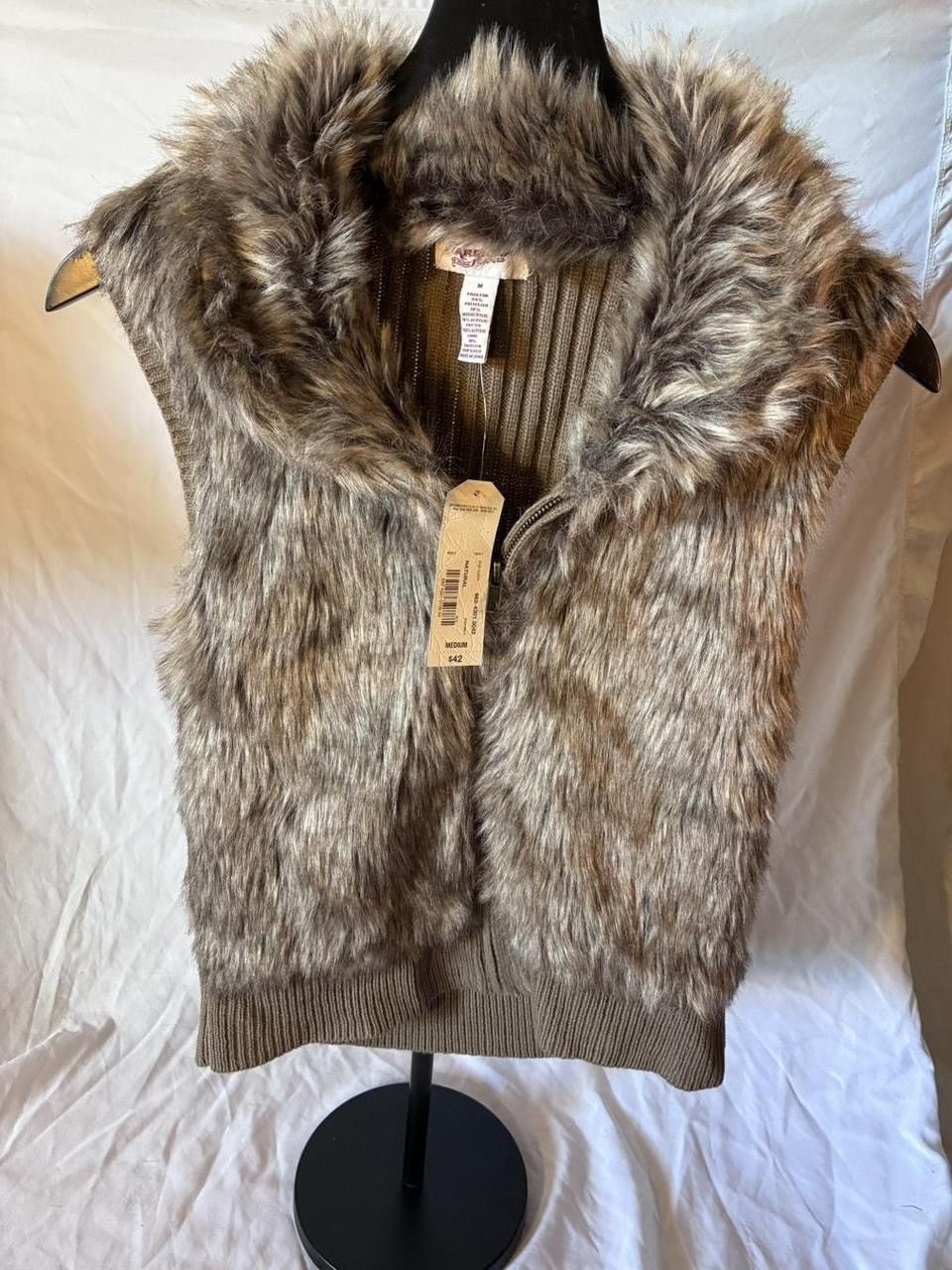 Arizona Jean Co. Arizona Jeans Co Faux Fur Ribbed Knit Zippered Vest Size M / US 6-8 / IT 42-44 - 1 Thumbnail