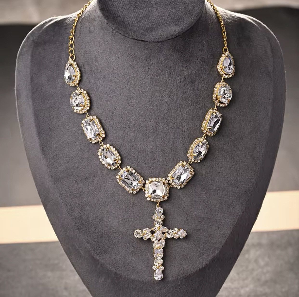 Jewelry Baroque Cross Pendant Choker Necklace Size ONE SIZE - 1 Thumbnail