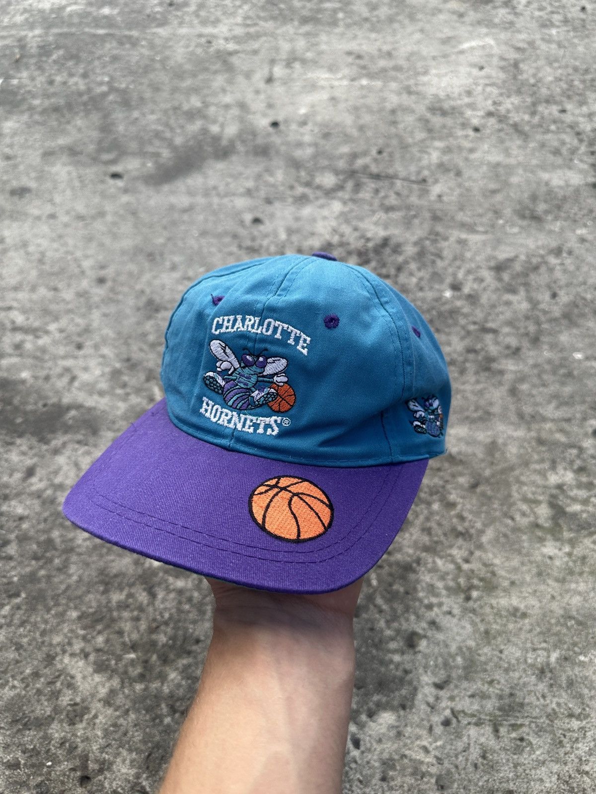 NBA Vintage Charlotte Hornets NBA Streetwear Rare Style USA Size ONE SIZE - 1 Thumbnail