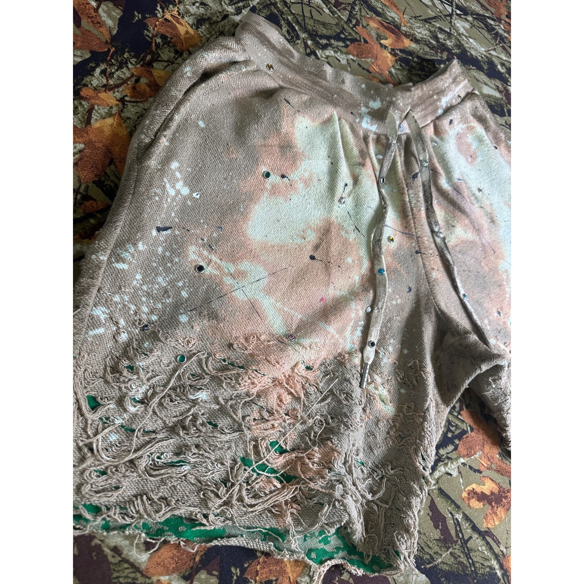 Handmade × John Elliott DRO Lab Custom 1/1 ART x John Elliott Reverse Burn Out Dist Size US 30 / EU 46 - 3 Thumbnail