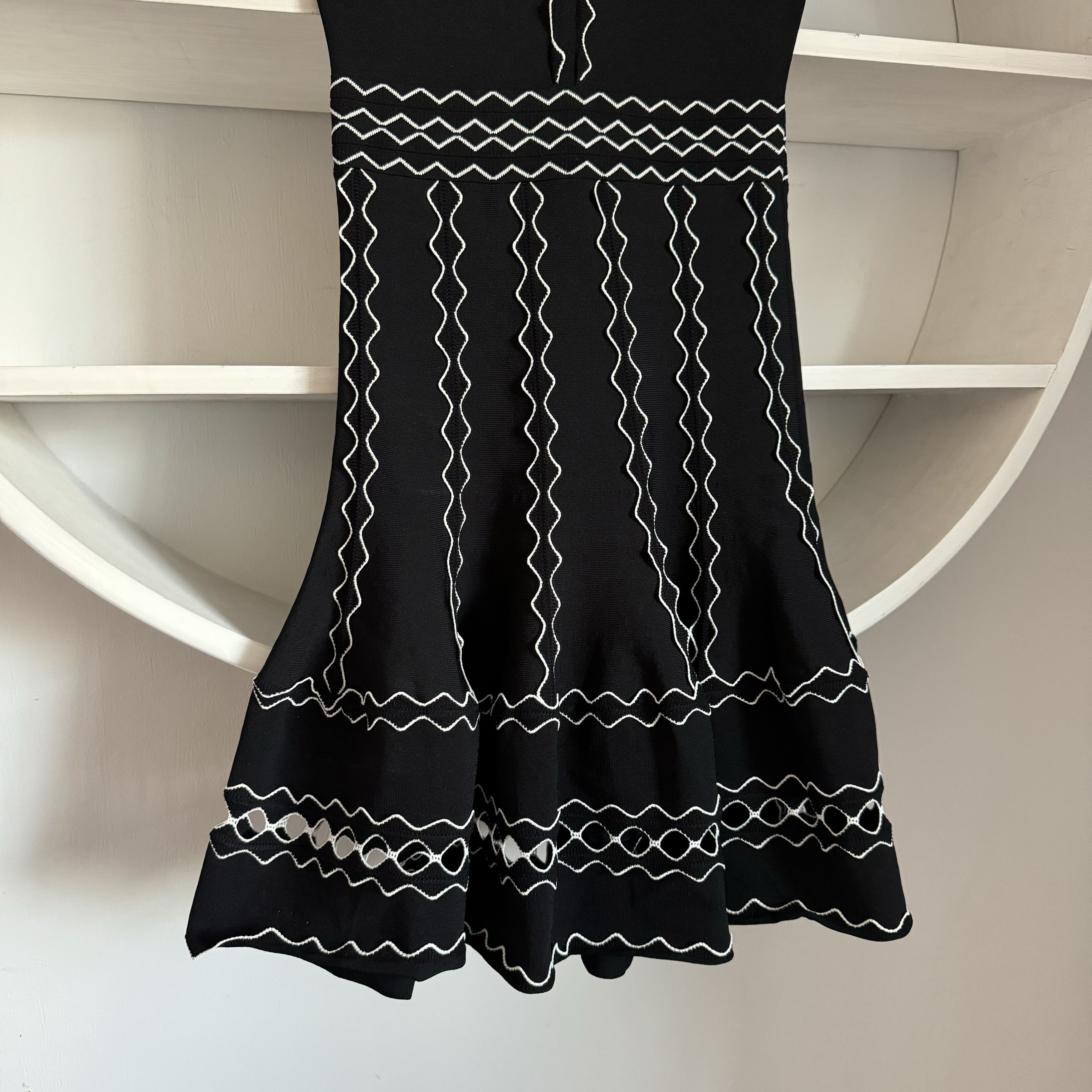 Alexander McQueen Women's ALEXANDER McQUEEN Black Dress Size XS / US 0-2 / IT 36-38 - 4 Thumbnail