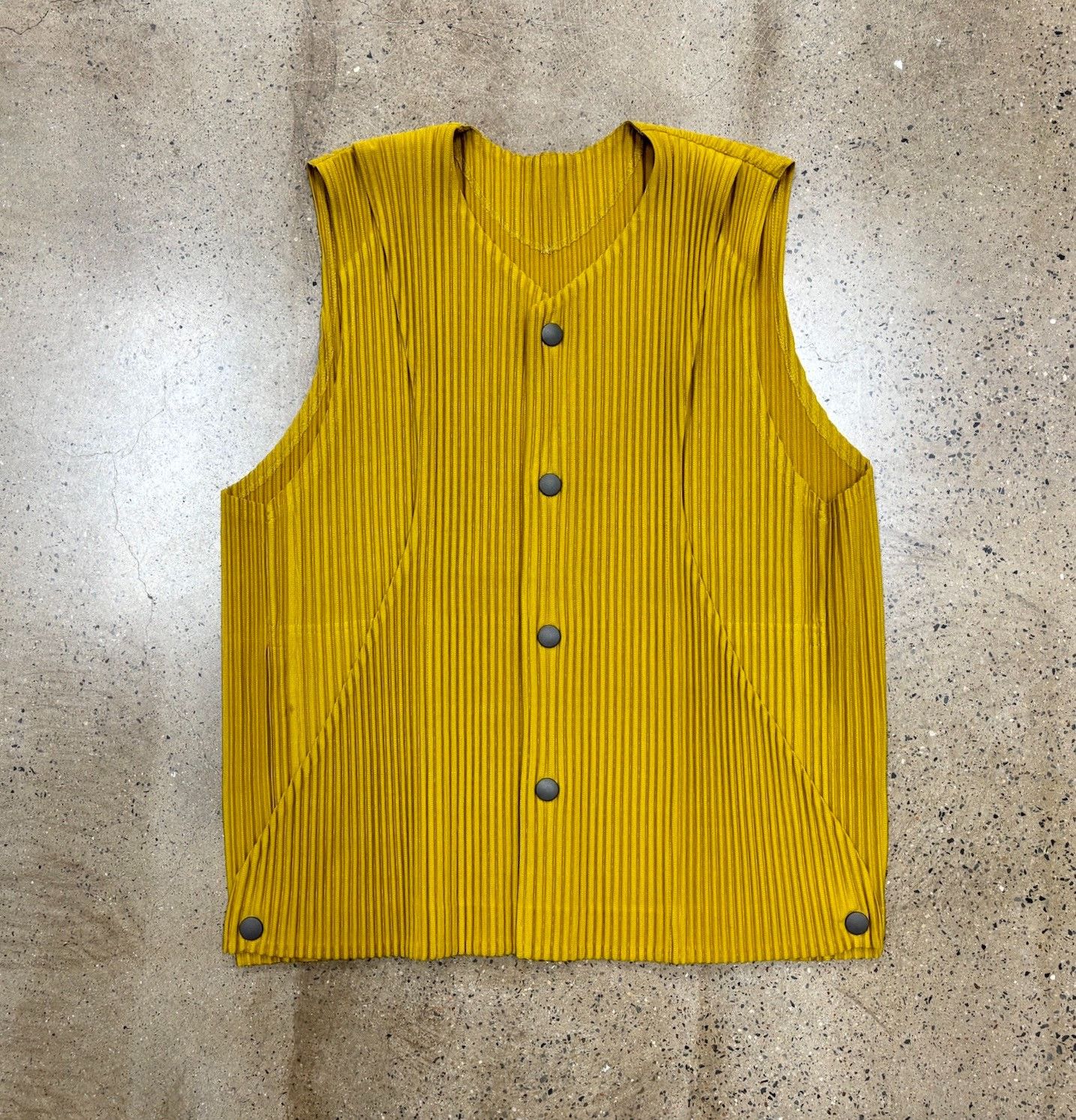 Issey Miyake Issey Miyake Pleats Button Vest Size US L / EU 52-54 / 3 - 1 Thumbnail