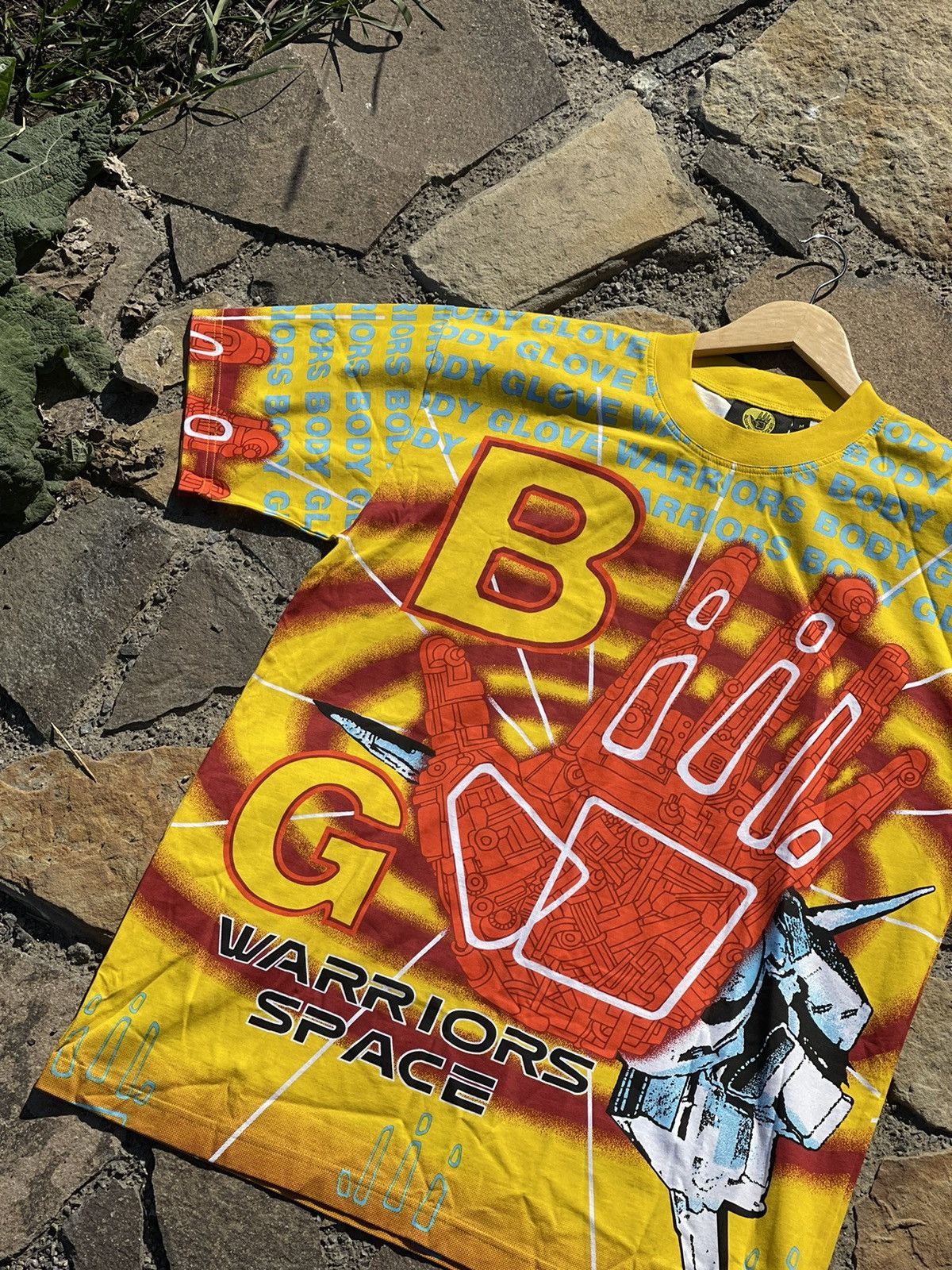 Body Glove Body Glow Vintage Yellow Graphic Overprint warriors t-shirt Size US M / EU 48-50 / 2 - 16 Thumbnail