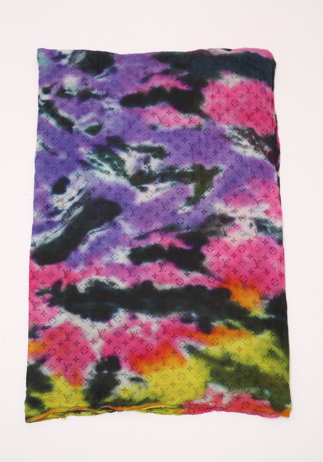 Louis Vuitton Louis Vuitton Tie-Dye Camo Monogram Scarf Size ONE SIZE - 1 Thumbnail