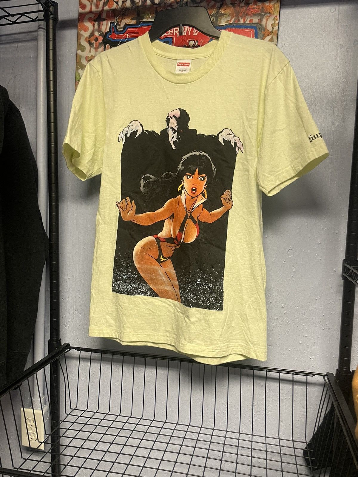 Supreme Supreme Vampirella Tee Pale Yellow Medium Size US M / EU 48-50 / 2 - 1 Thumbnail