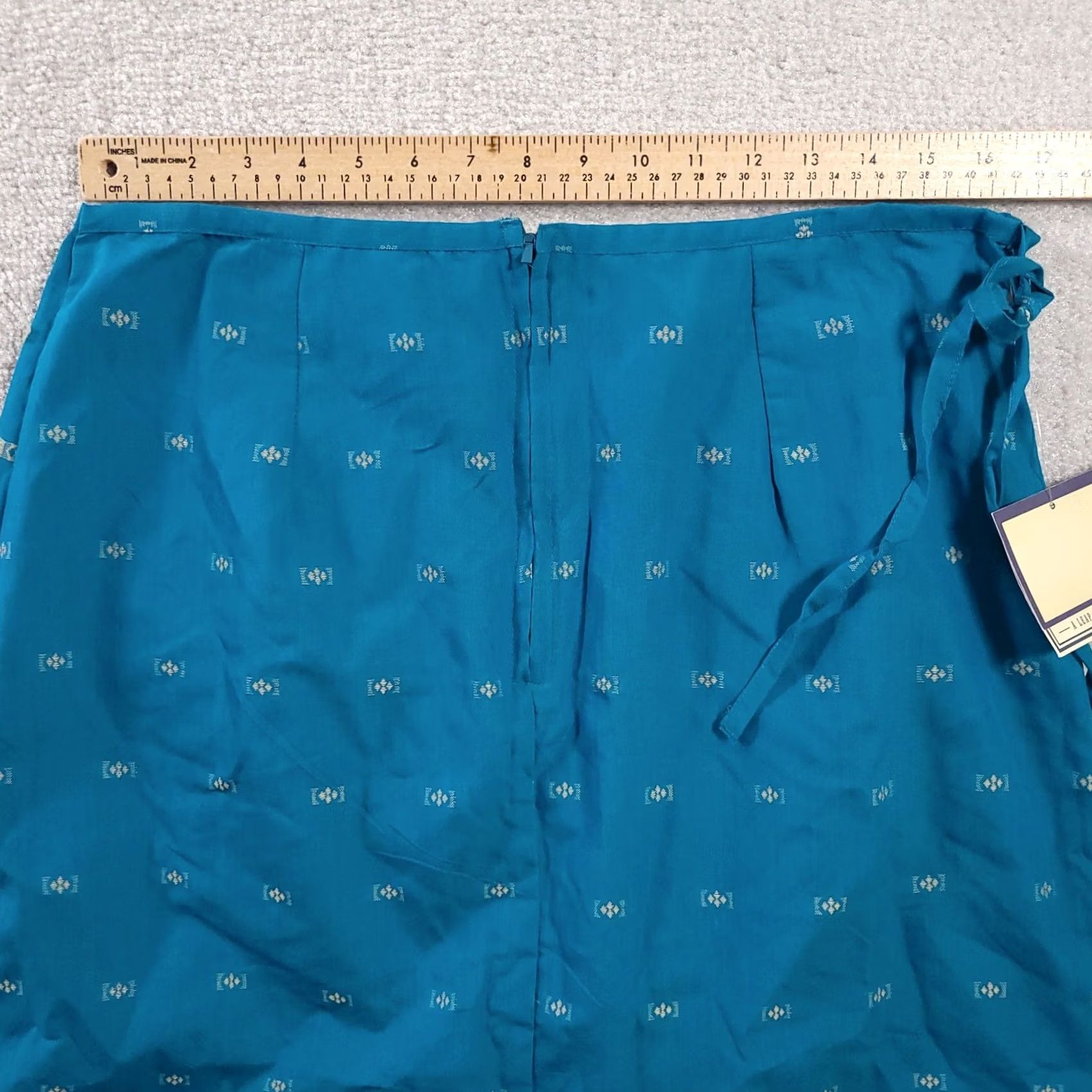 Vintage VINTAGE White Stag Skirt Women's 14 Blue Geometric Print Tie Zip Classic 90s Wrap (Short) Girls? Size 36" / US 14 / IT 50 - 4 Thumbnail