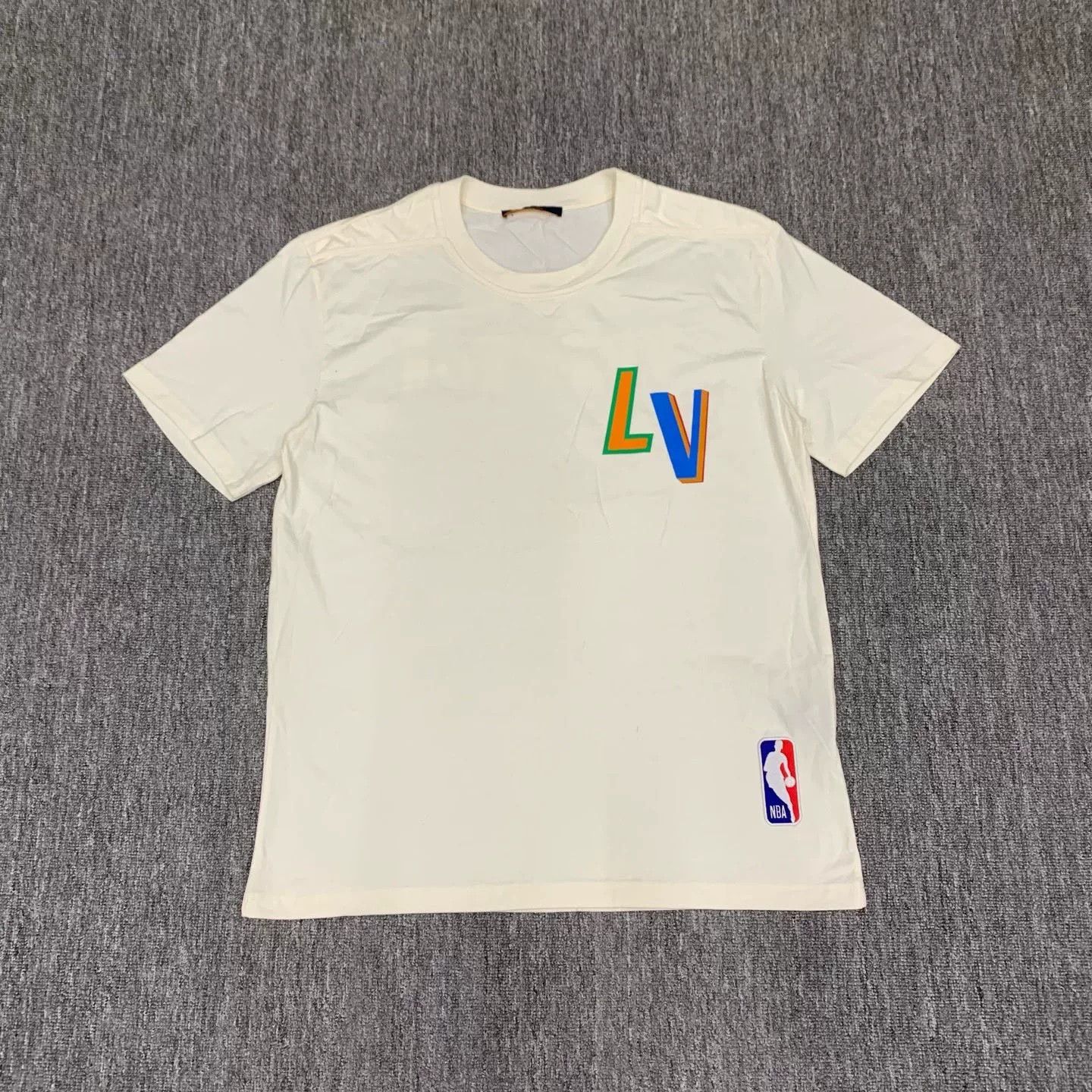 Louis Vuitton LV x NBA Chest Logo Short-Sleeve Tee Size US M / EU 48-50 / 2 - 1 Thumbnail