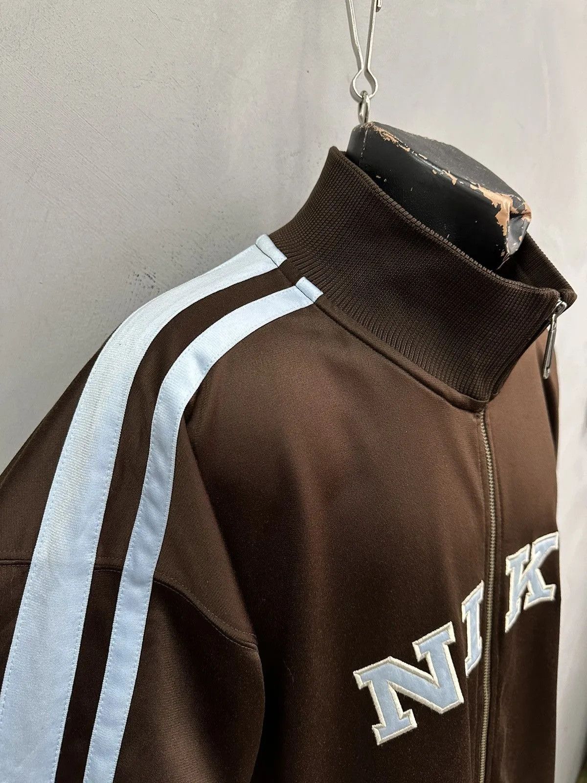 Vintage Vintage Brown Full Zip Nike Oversize Nylon Hoodie Jacket Y2k Size US XXL / EU 58 / 5 - 5 Thumbnail