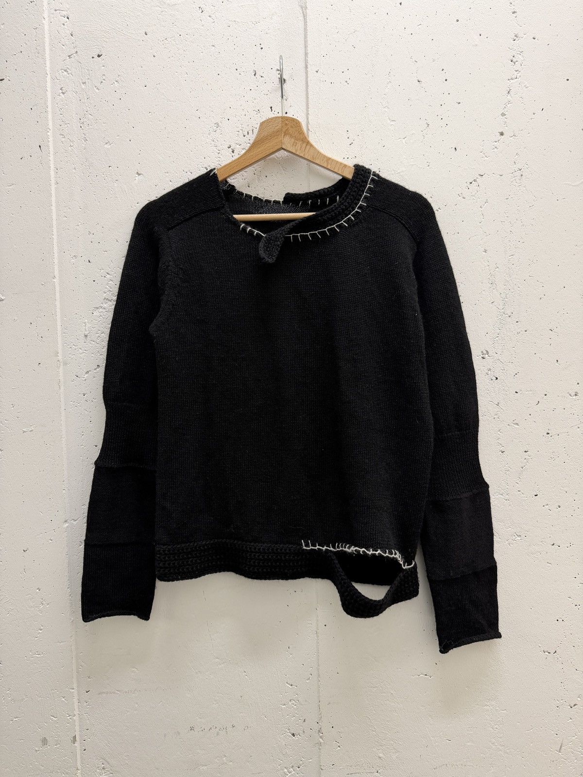 Yohji Yamamoto Yohji Yamamoto Distressed Stitch Asymmetrical Knit Sweater Size M / US 6-8 / IT 42-44 - 1 Thumbnail