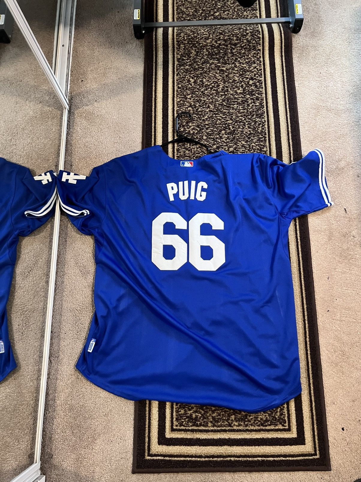 Other Dodgers 66 WS 2017 puig jersey Size US XL / EU 56 / 4 - 1 Thumbnail