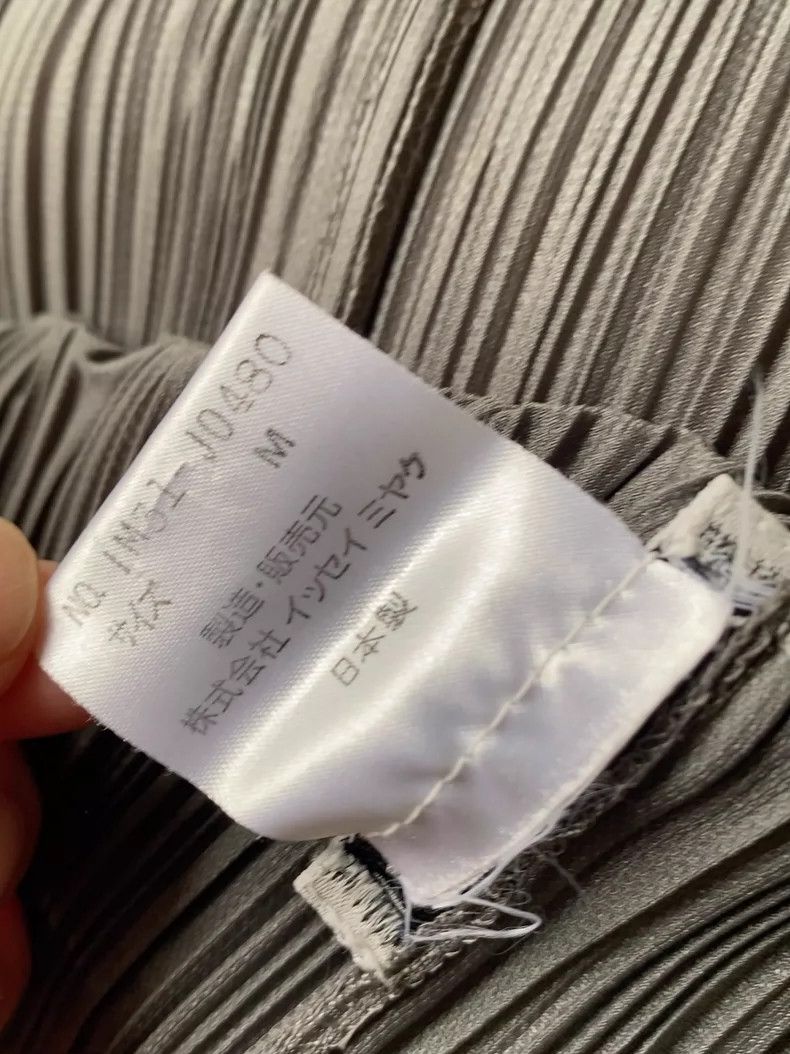 Issey Miyake Issey Miyake A grey pleated cardigan with right-angled sho Size M / US 6-8 / IT 42-44 - 2 Thumbnail