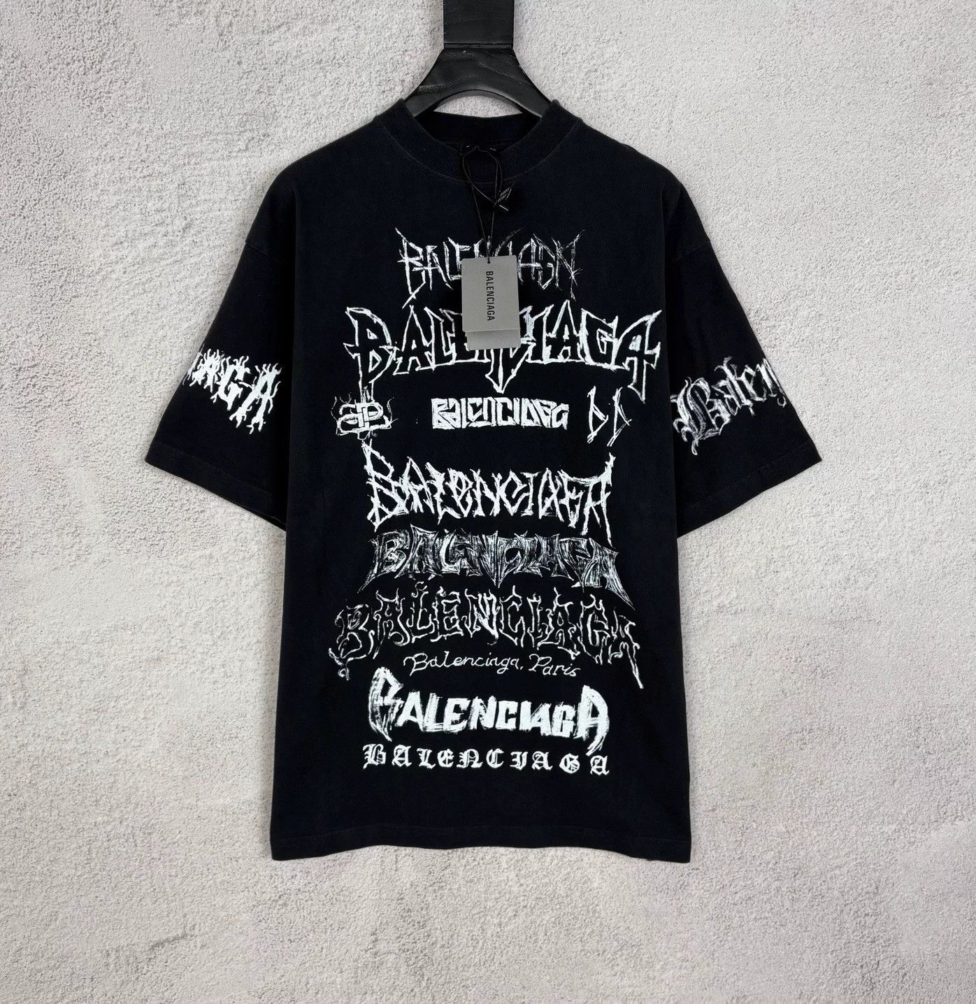 Balenciaga BLCG Graffiti Print Black XS T-shirt Size US XS / EU 42 / 0 - 1 Thumbnail