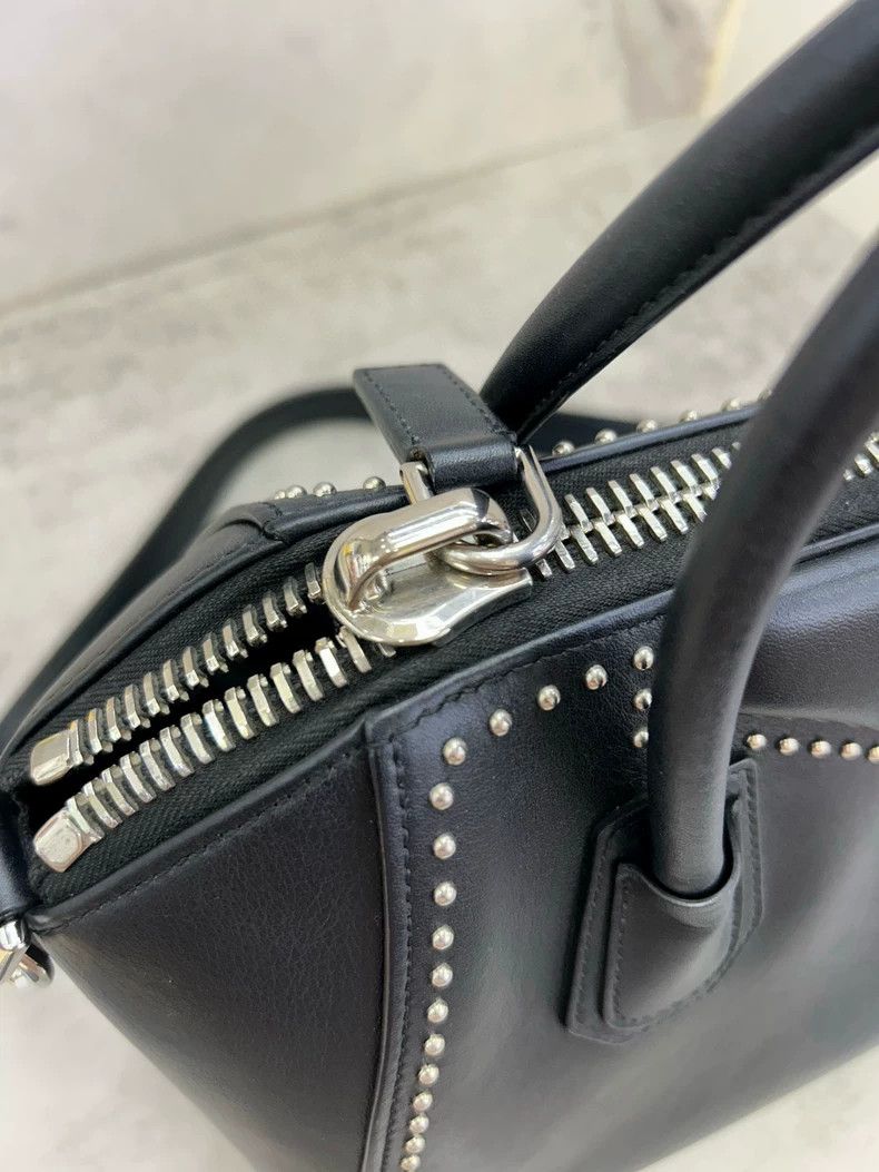 Givenchy Givenchy Black Studs Single-Shoulder Bag Size ONE SIZE - 7 Thumbnail