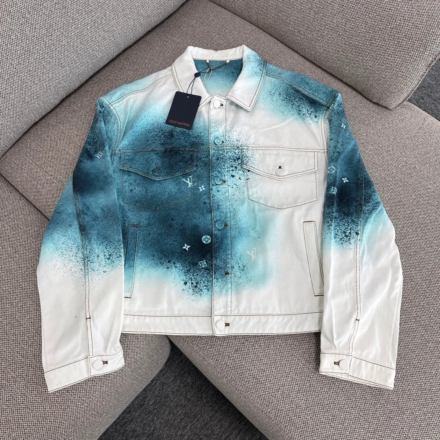 Louis Vuitton louis vuitton ss23 spray pattern denim jacket Size US L / EU 52-54 / 3 - 1 Thumbnail