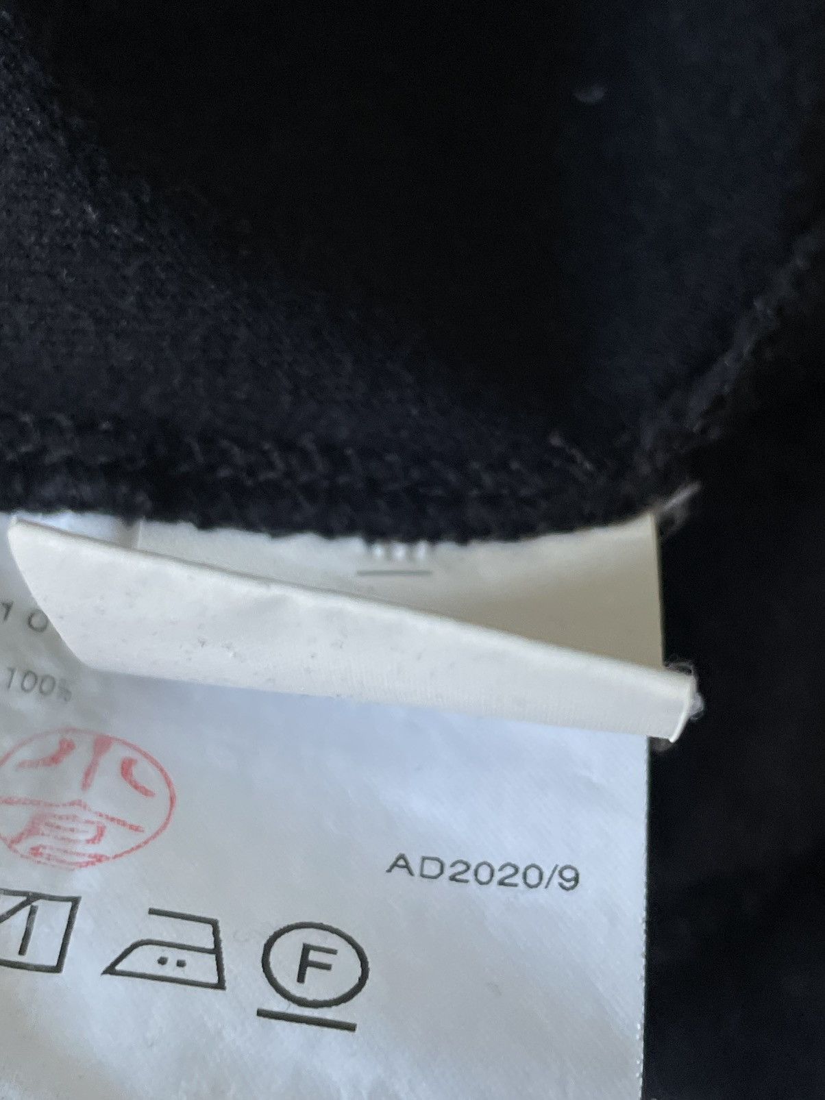 Comme des Garcons PLAY Comme des Garçons PLAY Black T-Shirt Heart Logo RARE Size US L / EU 52-54 / 3 - 8 Thumbnail