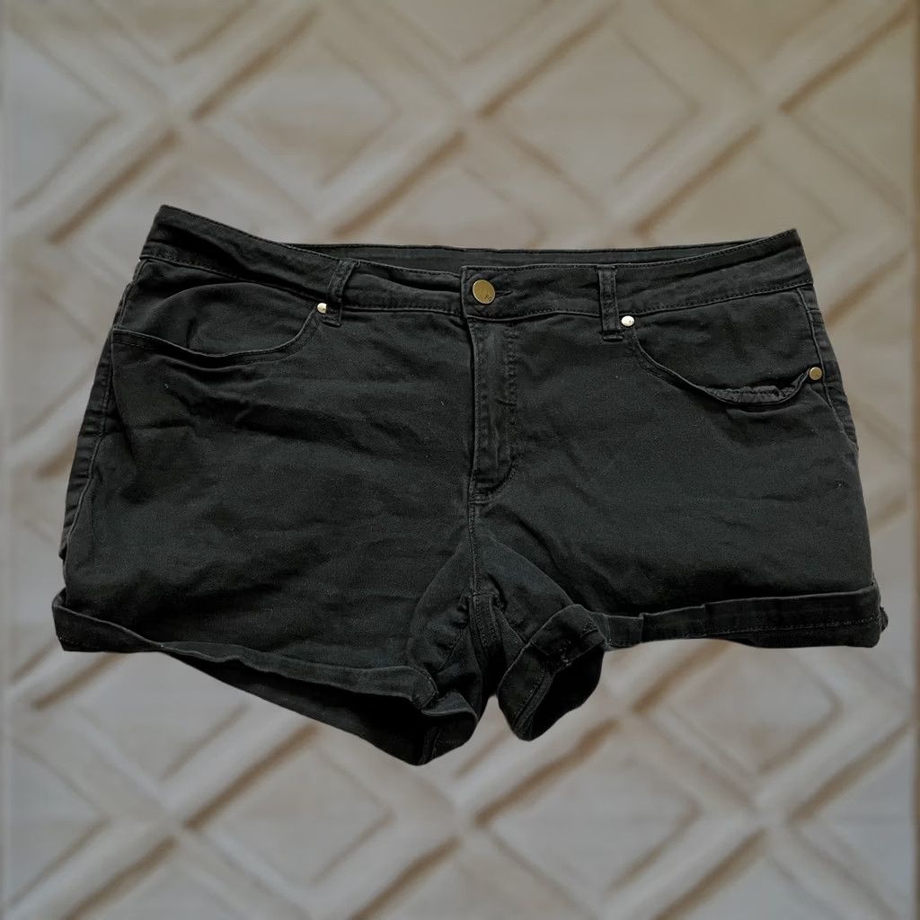 Faded Glory Faded Glory Bermuda Jean Shorts Womens 18 Black Solid Cotton Casual Pockets 4" Jeans Bermuda 18 Womens Black Cotton Denim Pockets 5-Pocket USA 4" Size 27" / US 4 / IT 40 - 1 Thumbnail
