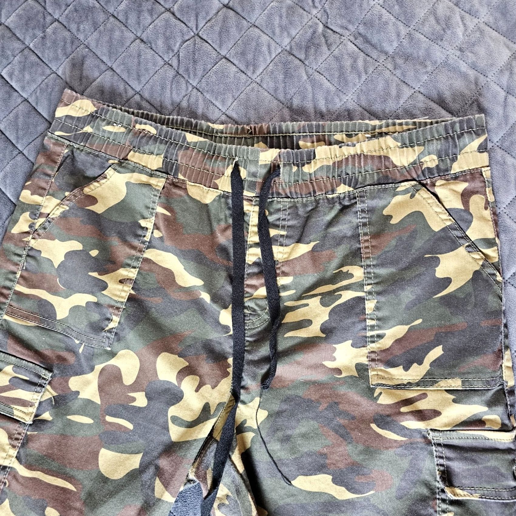 Vintage V.I.P Women's Cargo Shorts Camouflage Size 19/20 Elastic Waist Drawstring Pockets Cargo Green Cotton Blend Regular 34 in Waist Women Size 40" / US 18 - 2 Thumbnail