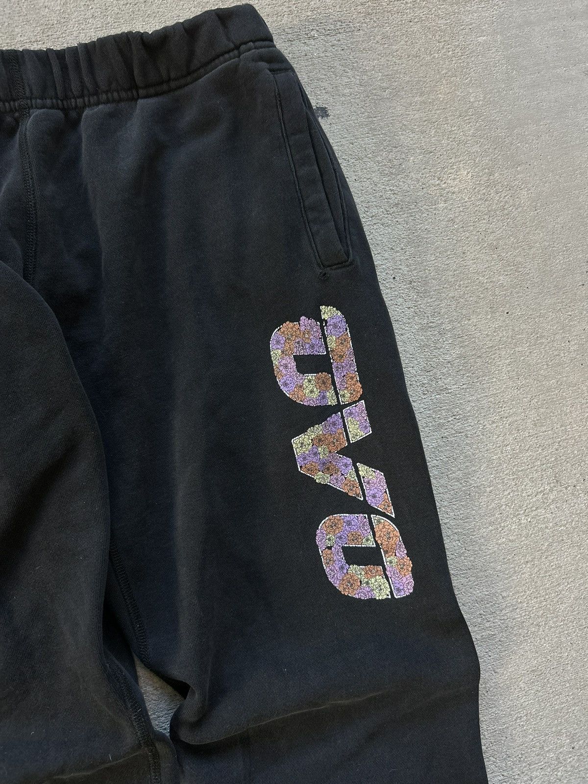 Other OVO Octobers Very Own Floral Logo Sweatpants Size US 30 / EU 46 - 2 Thumbnail