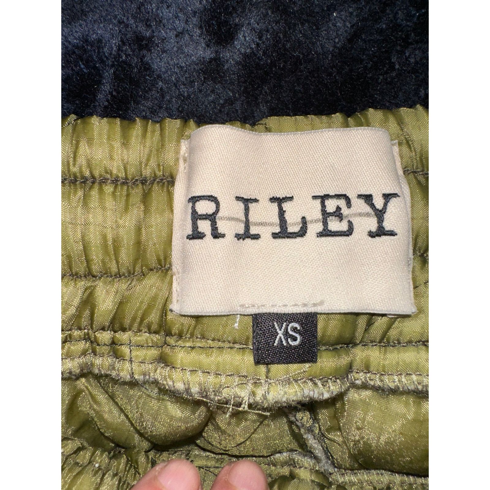 Other NWT RILEY VINTAGE QUILTED ARMY CAMO TRIM SHORTS XS Size 26" / US 2 / IT 38 - 3 Thumbnail