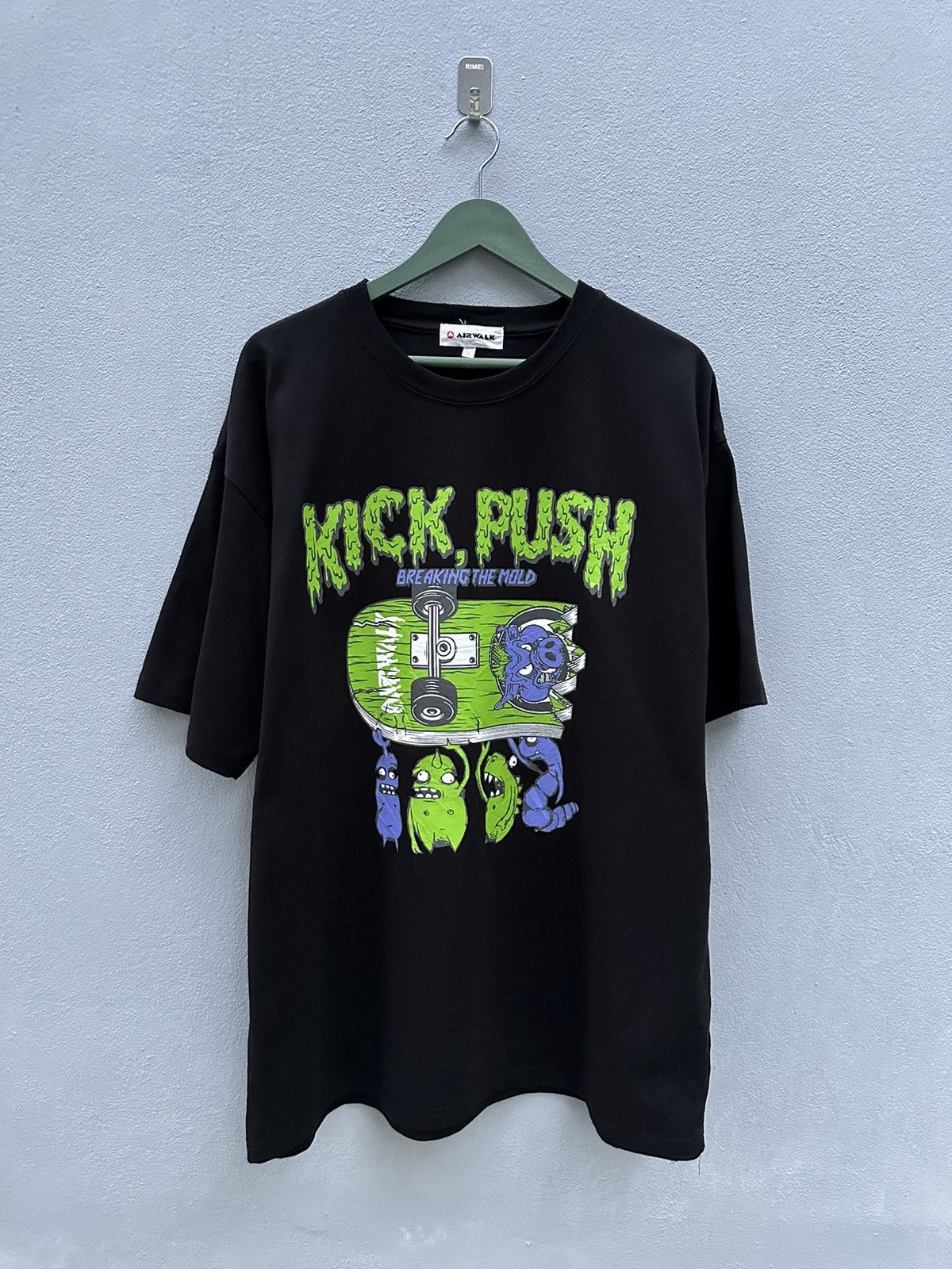 Airwalk Vtg Airwalk Kick Push Breaking The Mold Skate Tshirt A171 Size US XL / EU 56 / 4 - 1 Thumbnail