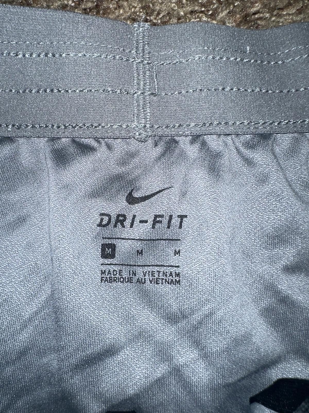 Nike Nike Tempo Luxe Women's 8cm Running Shorts Size 32" / US 10 / IT 46 - 4 Thumbnail