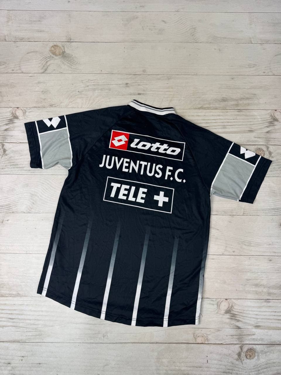 Lotto Sport Vintage Lotto Juventus 2000 2001 Training Shirt Jersey Size US L / EU 52-54 / 3 - 11 Thumbnail
